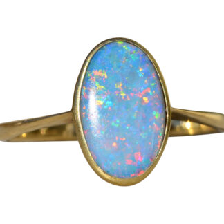 Ladies 18K Gold Ring set with 2.25 CT Australian Opal