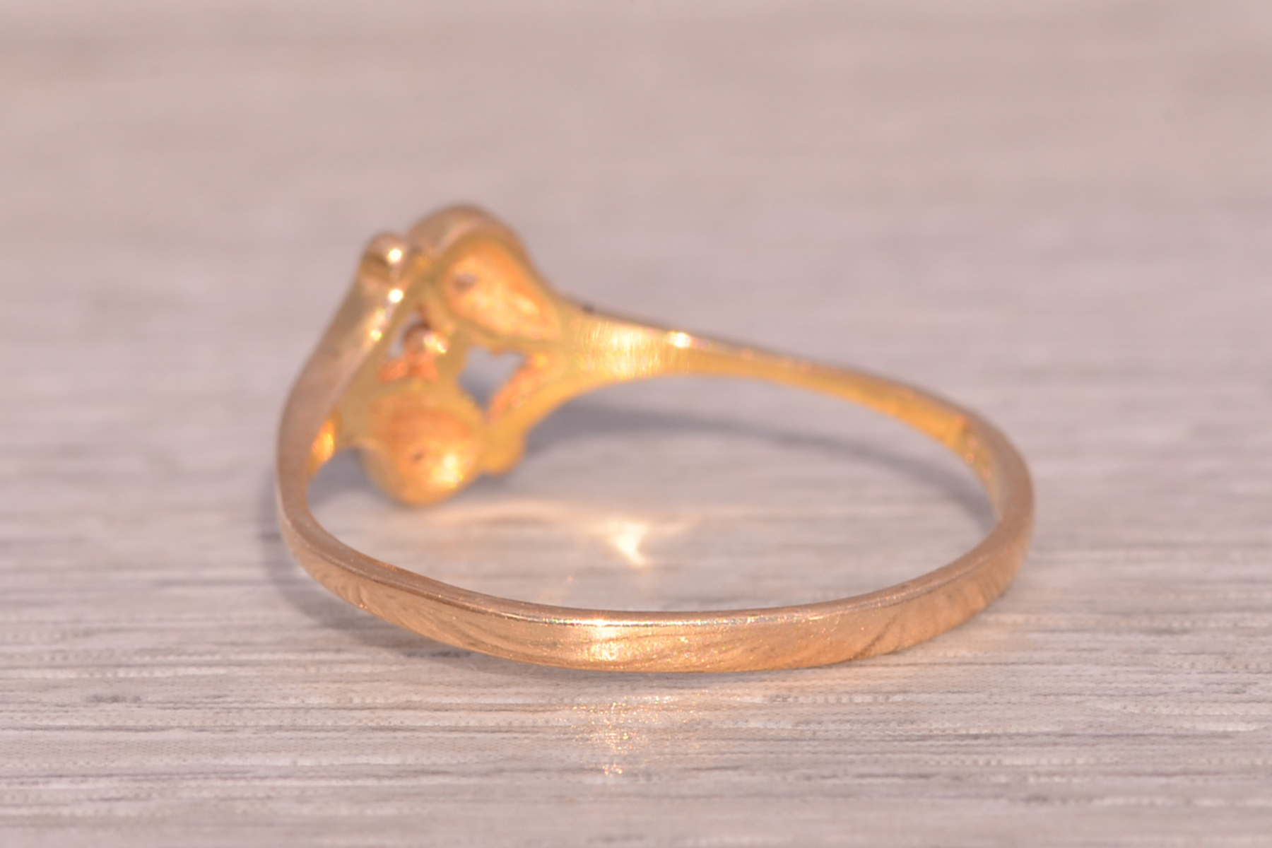 The Golden Leaf: Natural Diamond Ring in Yellow Gold - Image 5