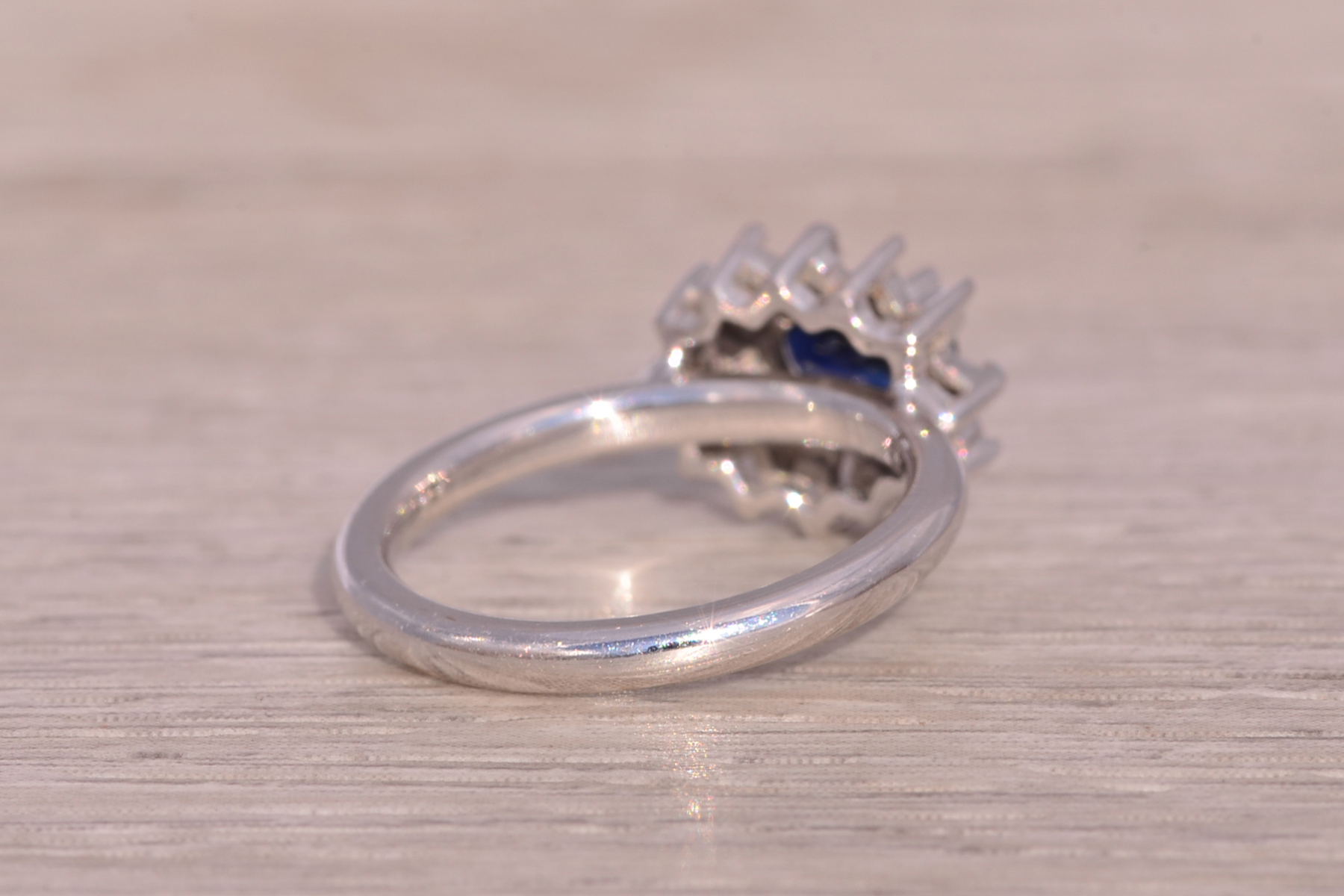 The Sapphire East: Sapphire and Diamond Ring in White Gold - Image 5