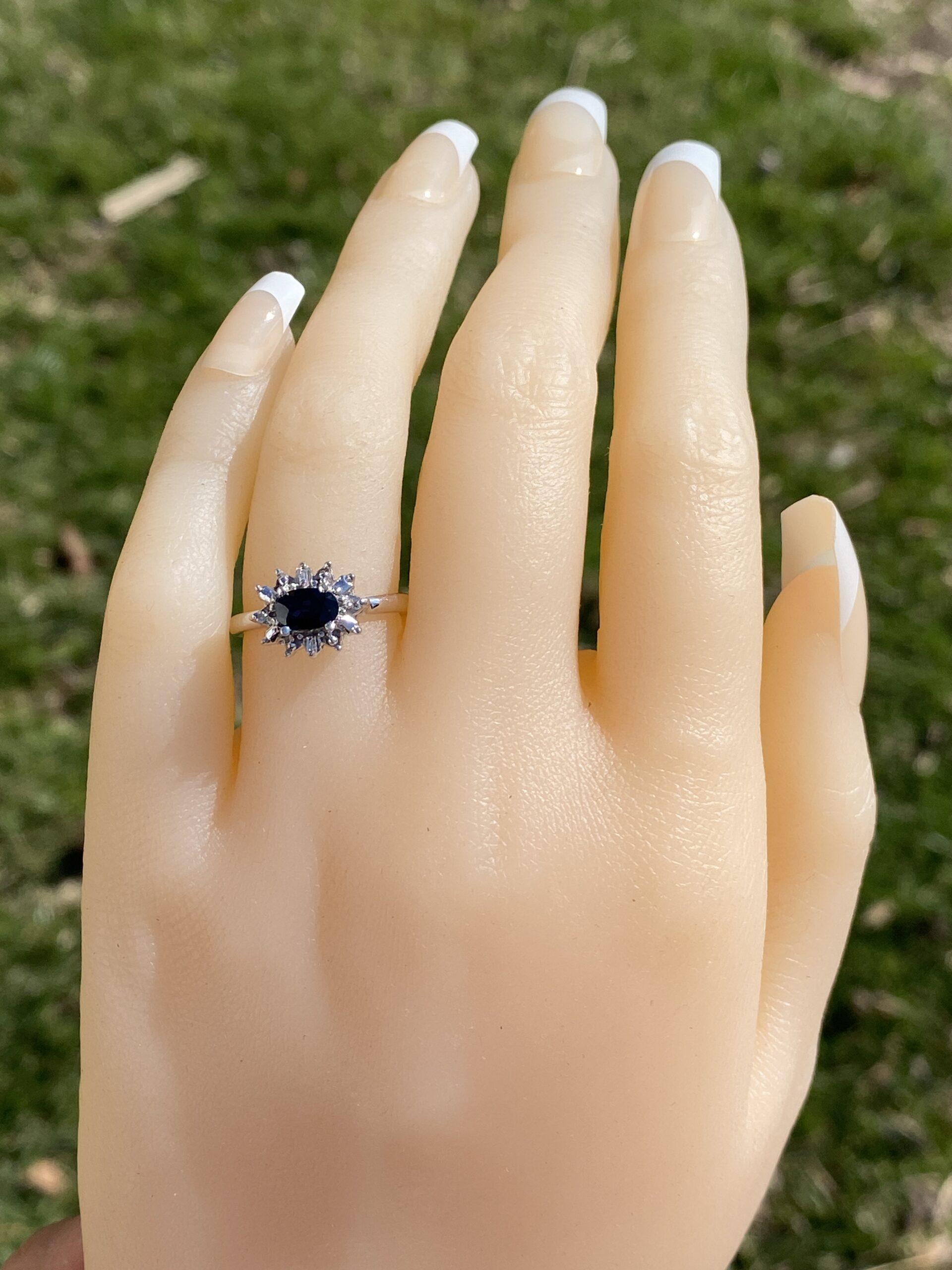 The Sapphire East: Sapphire and Diamond Ring in White Gold - Image 8
