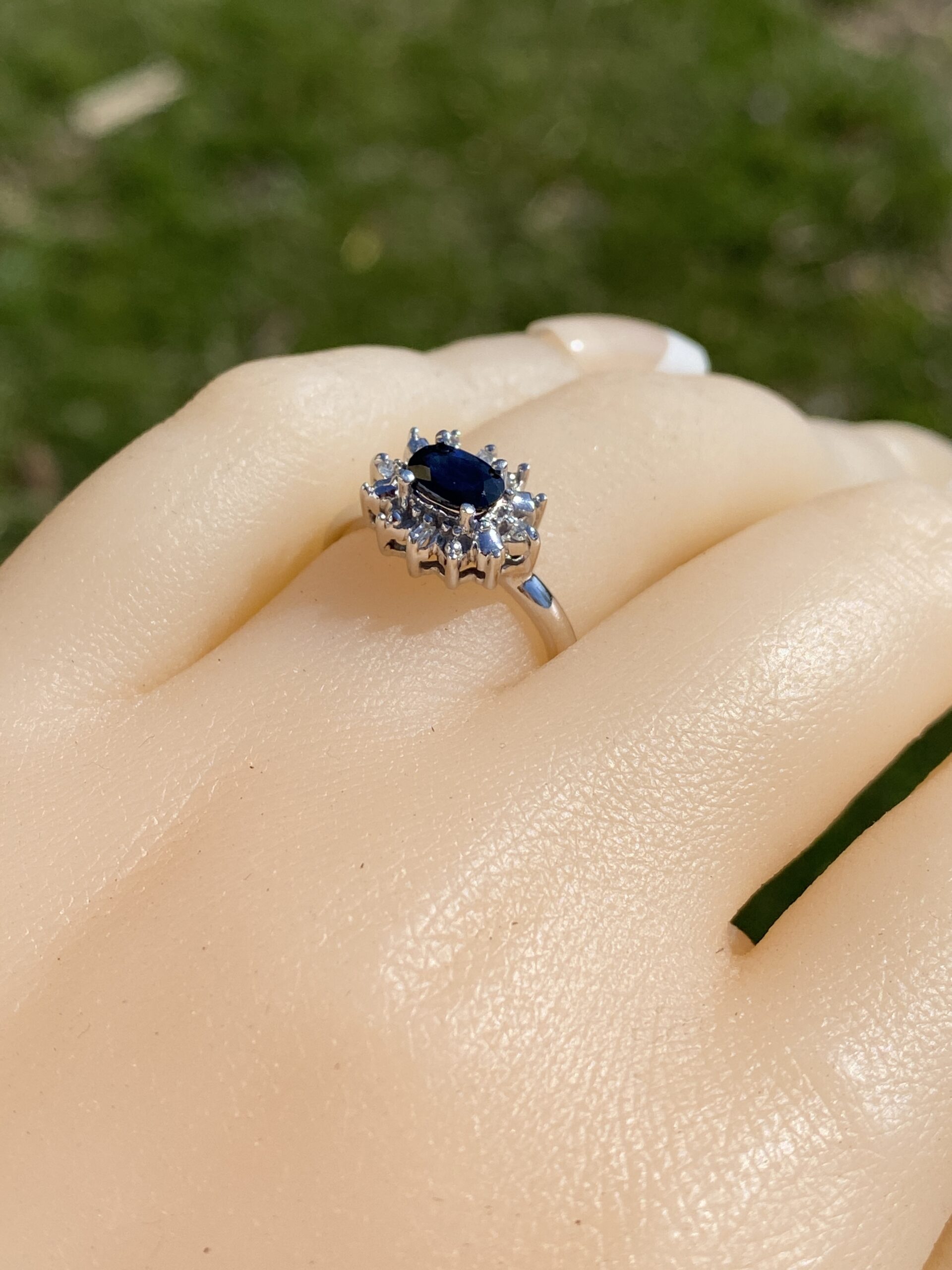 The Sapphire East: Sapphire and Diamond Ring in White Gold - Image 10