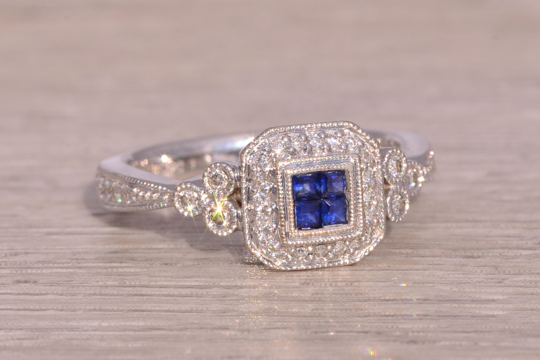 The Sapphire Elegance: Sapphire and Diamond Ring in White Gold - Image 6