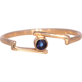 The Sapphire Twist: Sapphire Ring in Yellow Gold