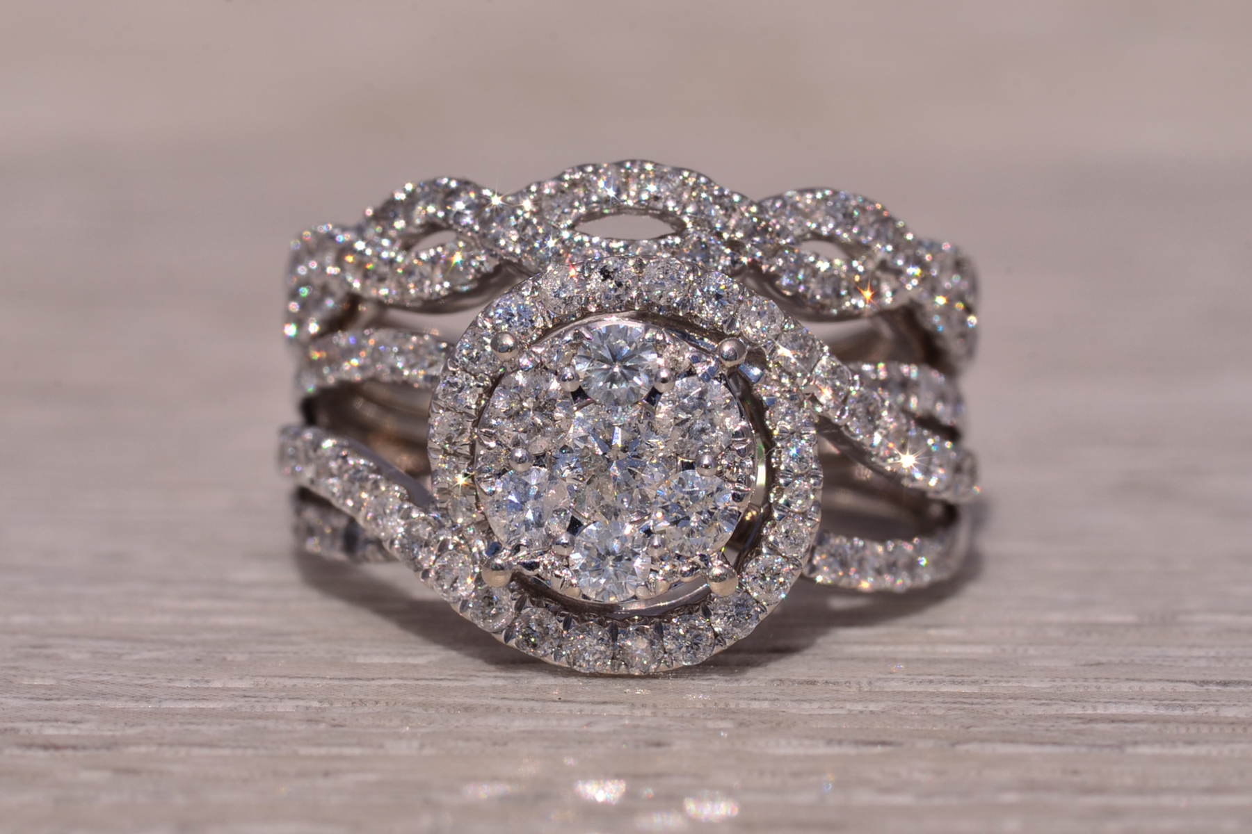 The Eternal Halo: Diamond Engagement Ring with Soldered Band in White Gold - Image 2