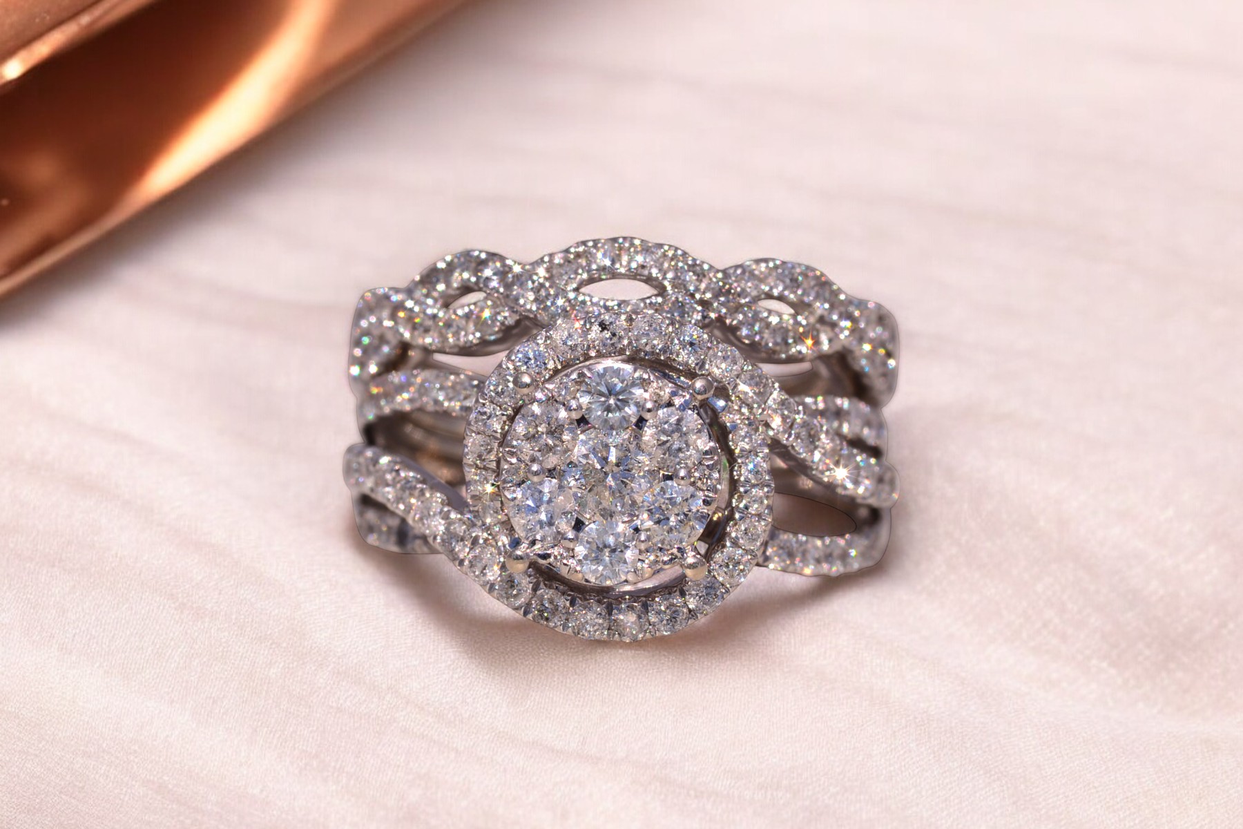 The Eternal Halo: Diamond Engagement Ring with Soldered Band in White Gold - Image 11