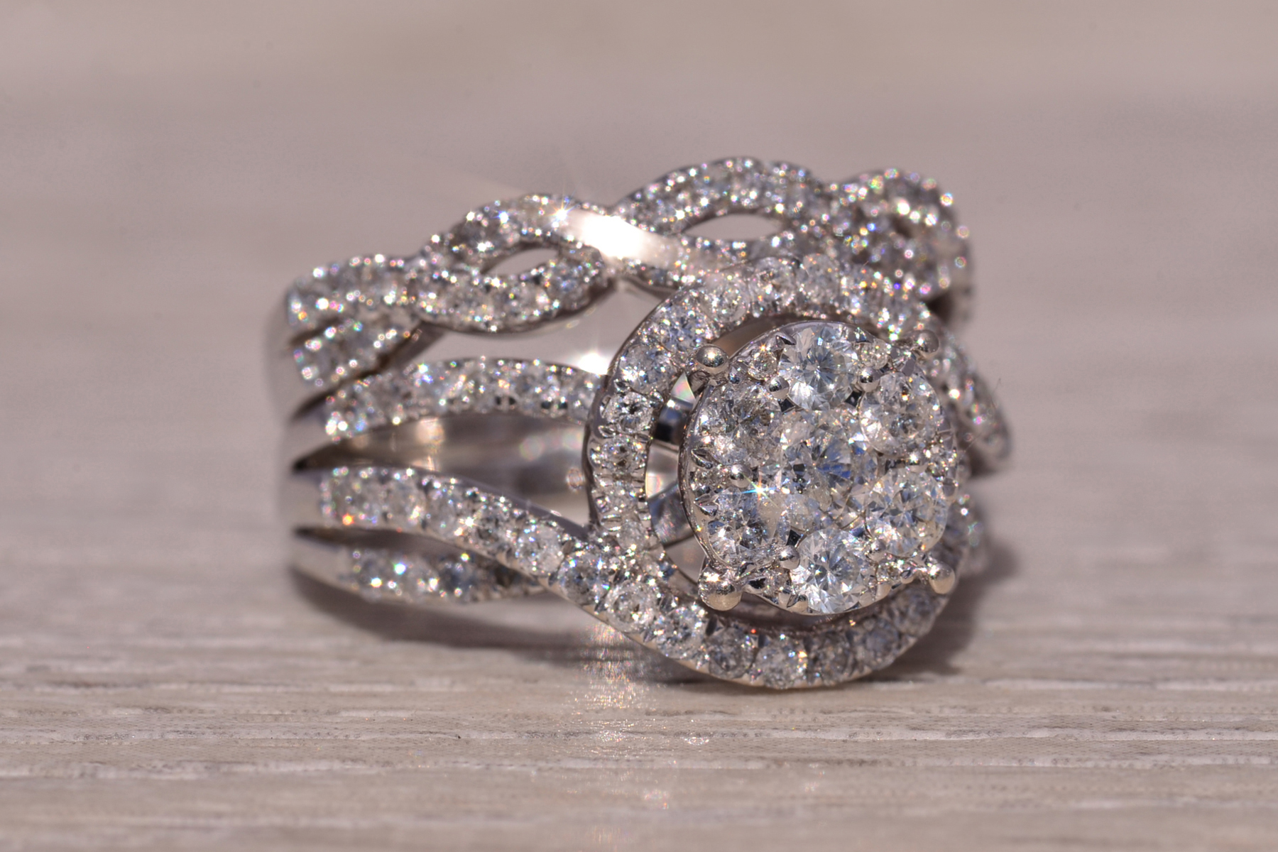 The Eternal Halo: Diamond Engagement Ring with Soldered Band in White Gold - Image 6