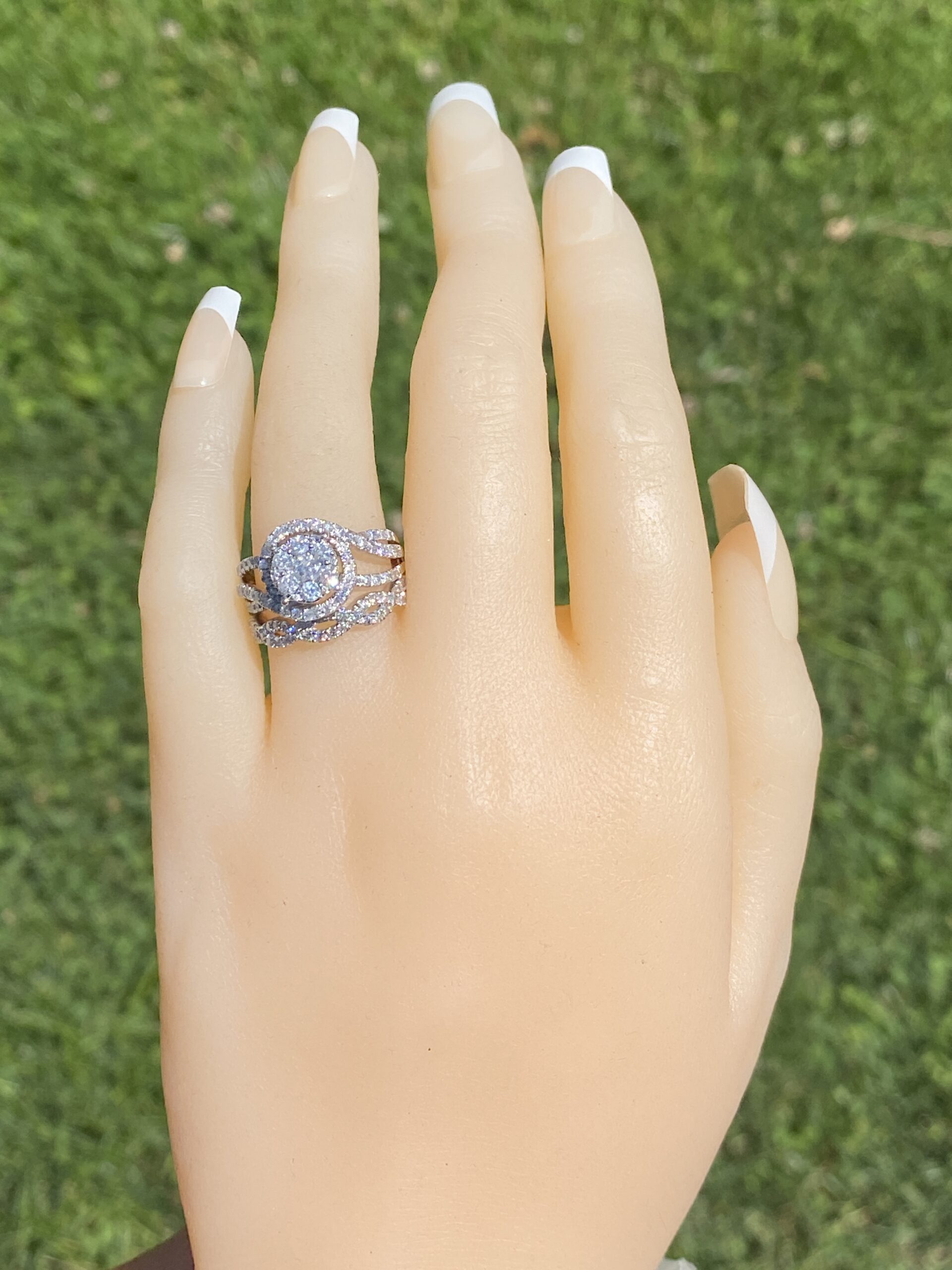 The Eternal Halo: Diamond Engagement Ring with Soldered Band in White Gold - Image 8