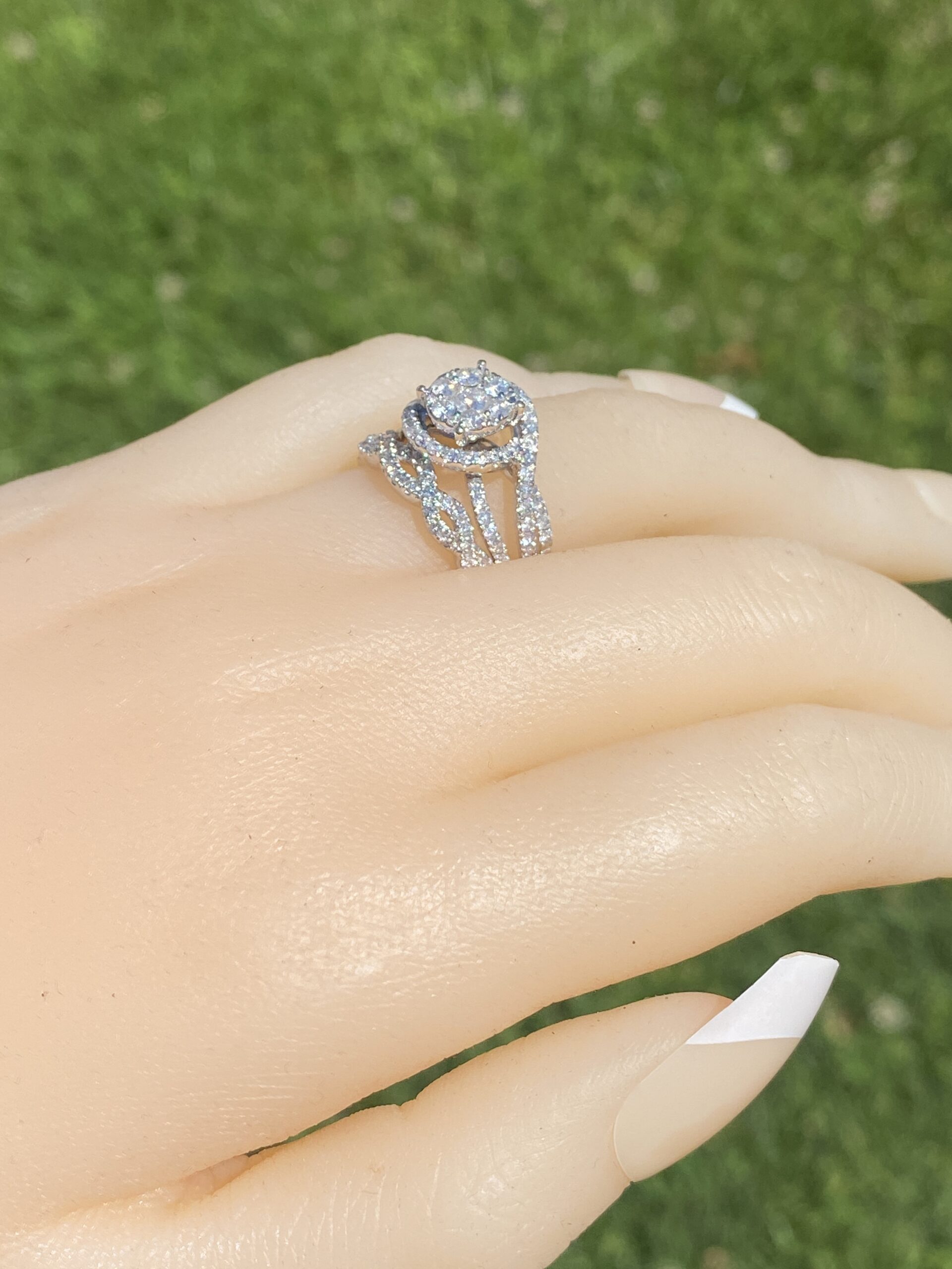 The Eternal Halo: Diamond Engagement Ring with Soldered Band in White Gold - Image 9