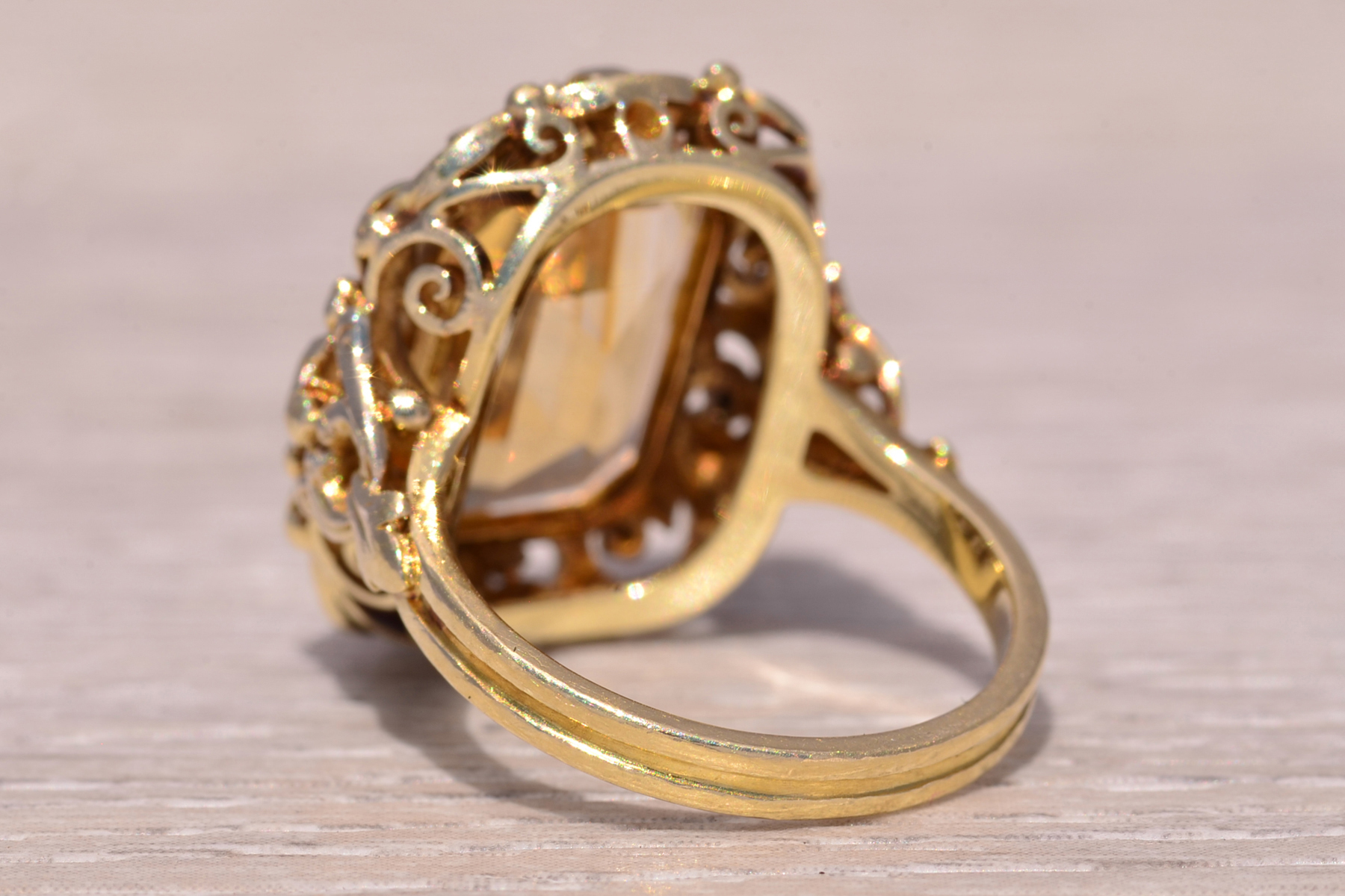 The Golden Scroll: Georgian Era Citrine Ring in Yellow Gold - Image 4