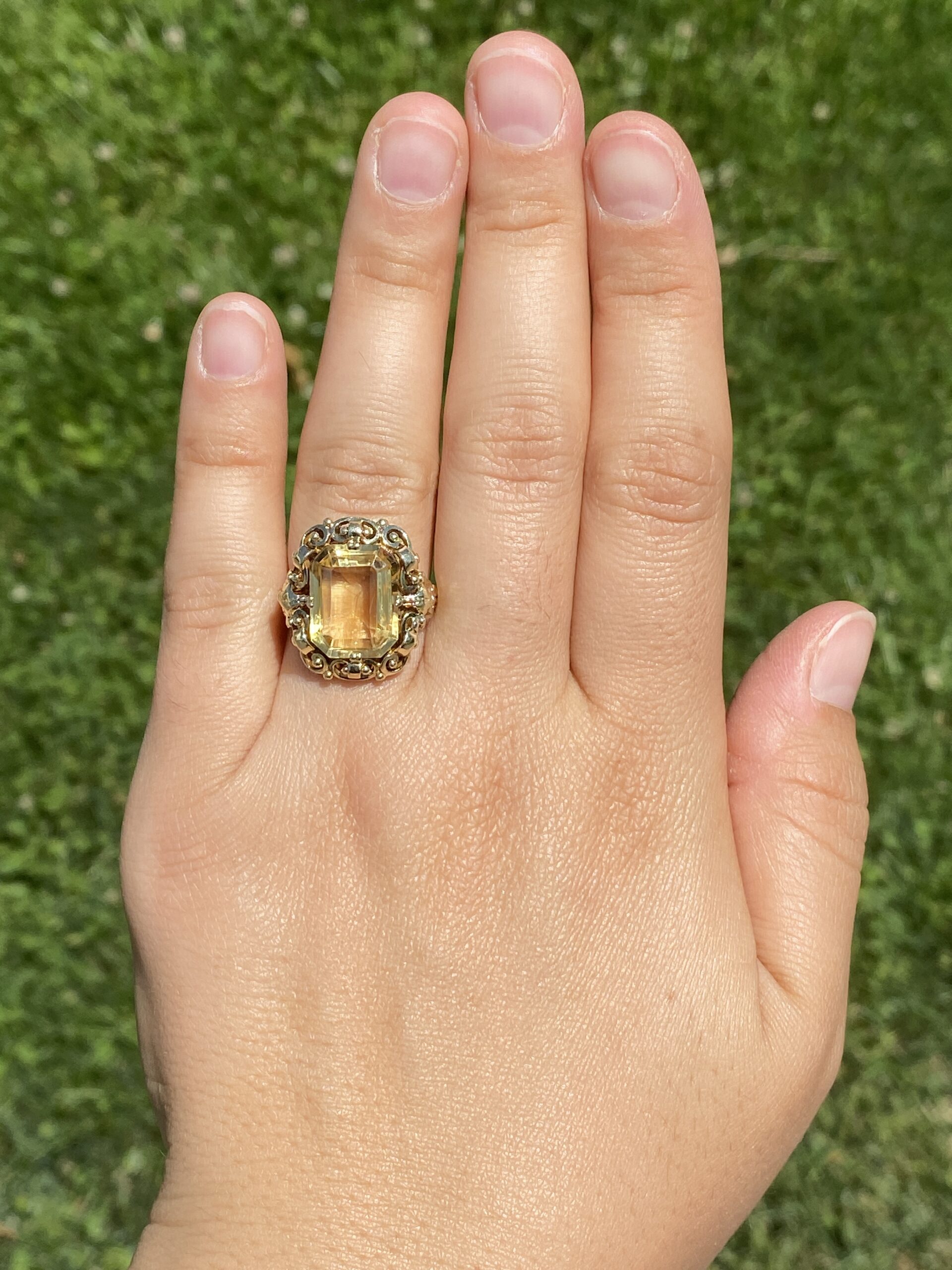 The Golden Scroll: Georgian Era Citrine Ring in Yellow Gold - Image 8