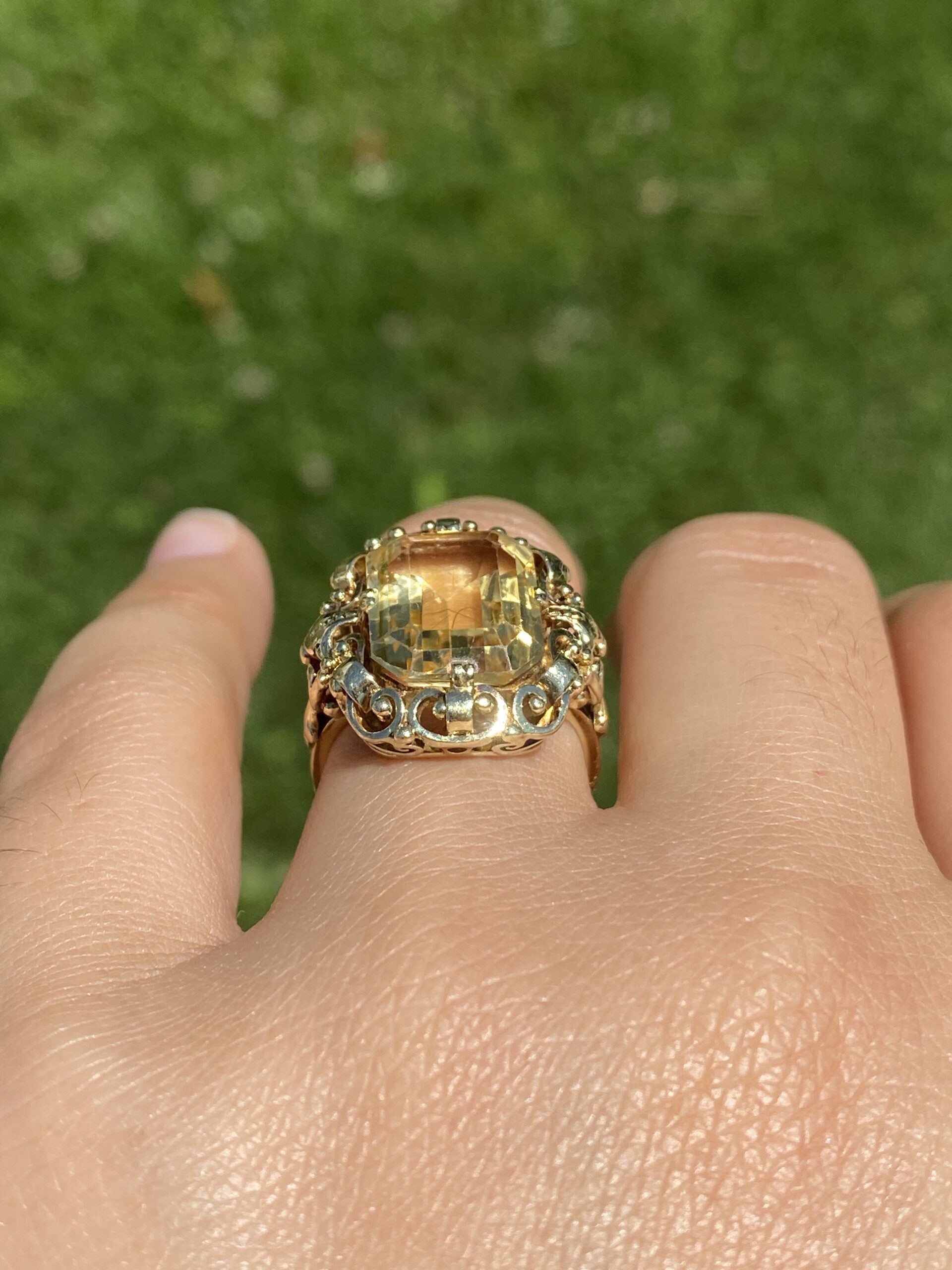 The Golden Scroll: Georgian Era Citrine Ring in Yellow Gold - Image 10
