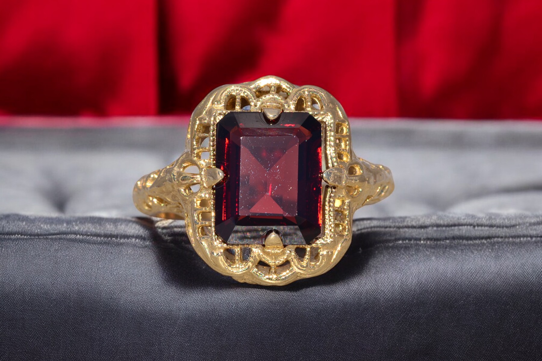 The Crimson Heirloom: Garnet Ring in Yellow Gold - Image 10