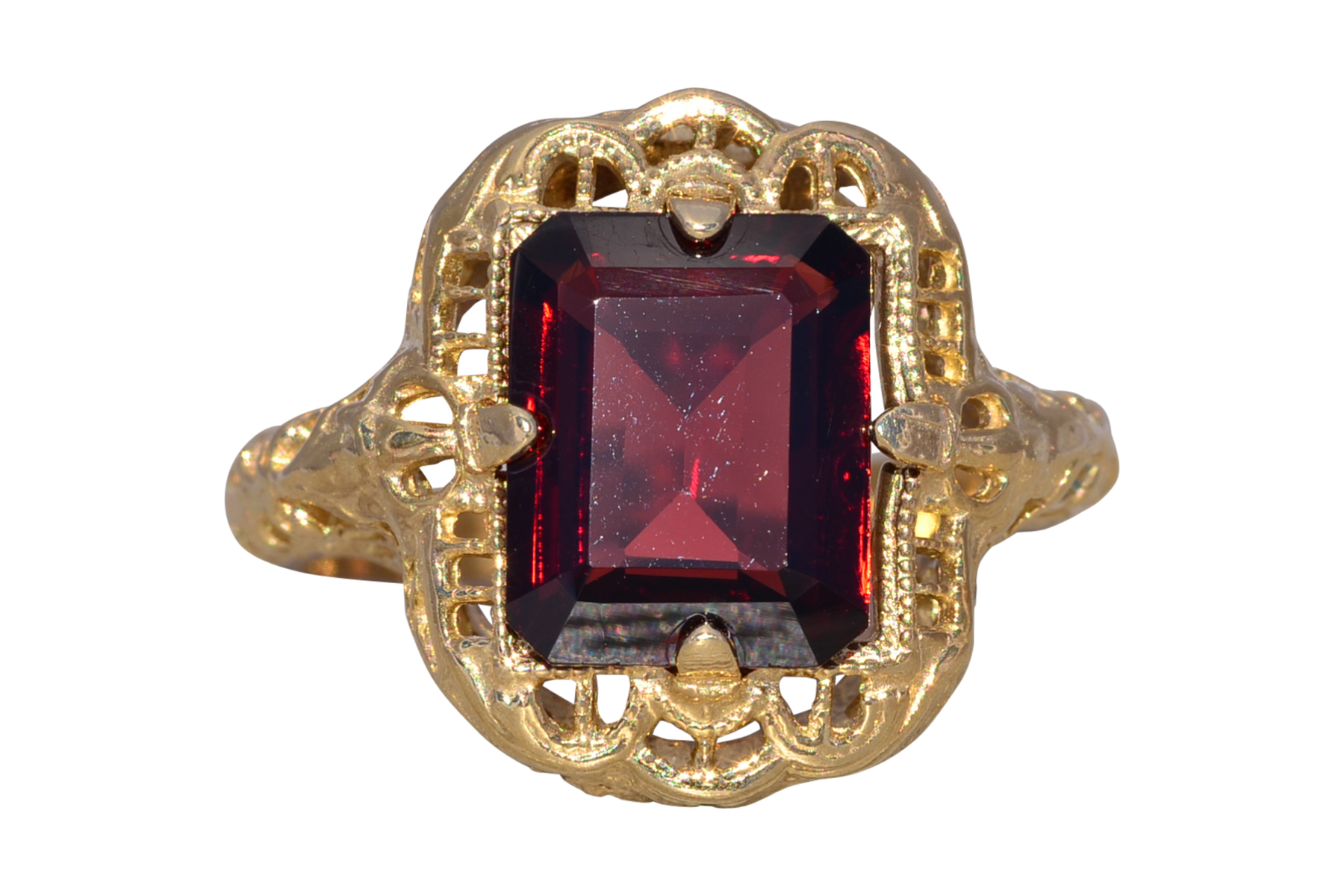The Crimson Heirloom: Garnet Ring in Yellow Gold
