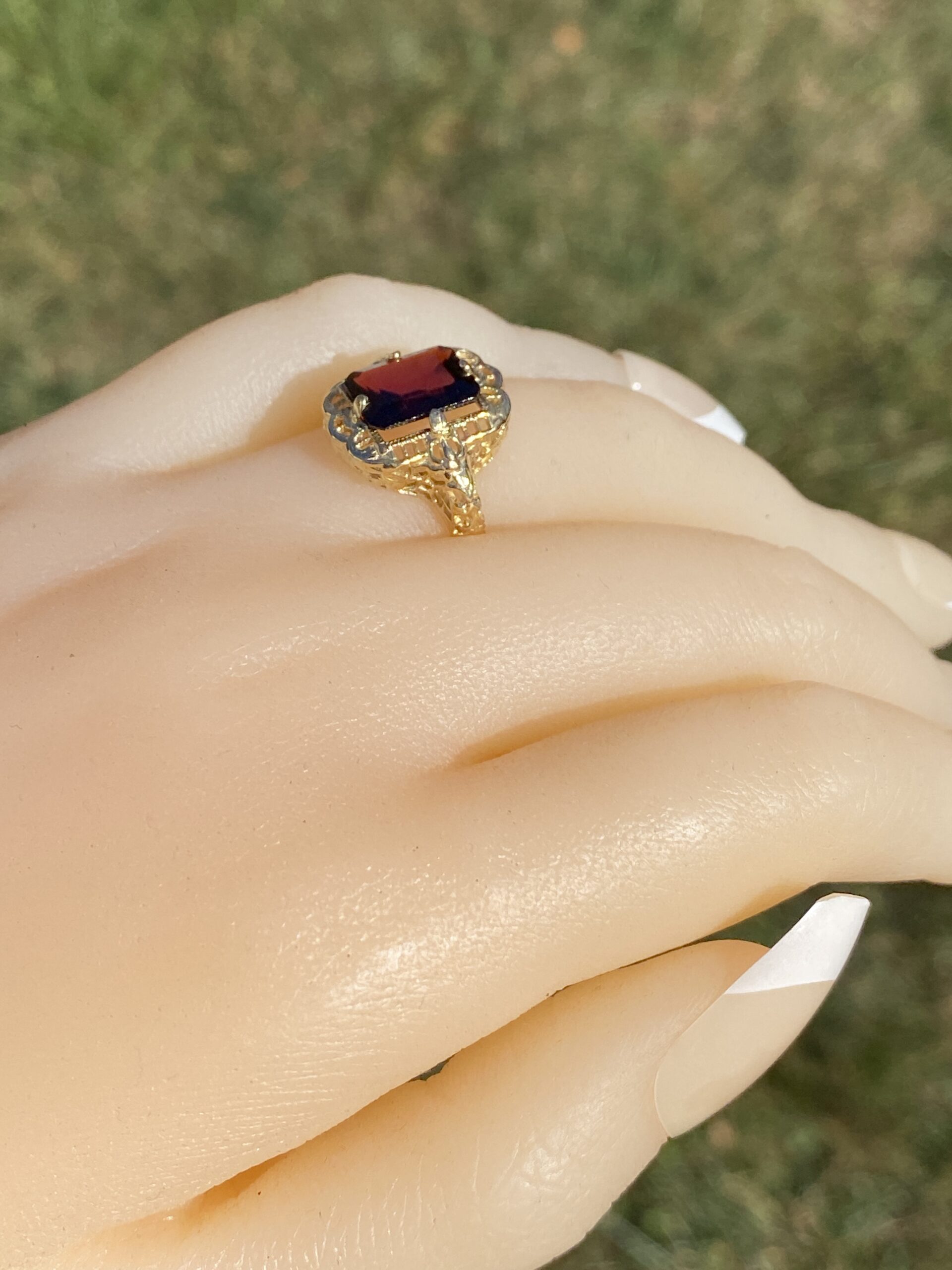 The Crimson Heirloom: Garnet Ring in Yellow Gold - Image 8