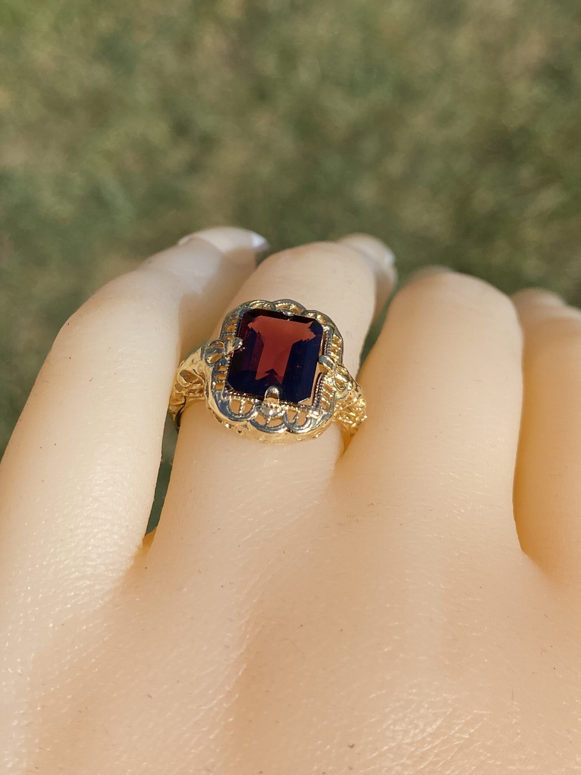 The Crimson Heirloom: Garnet Ring in Yellow Gold - Image 9