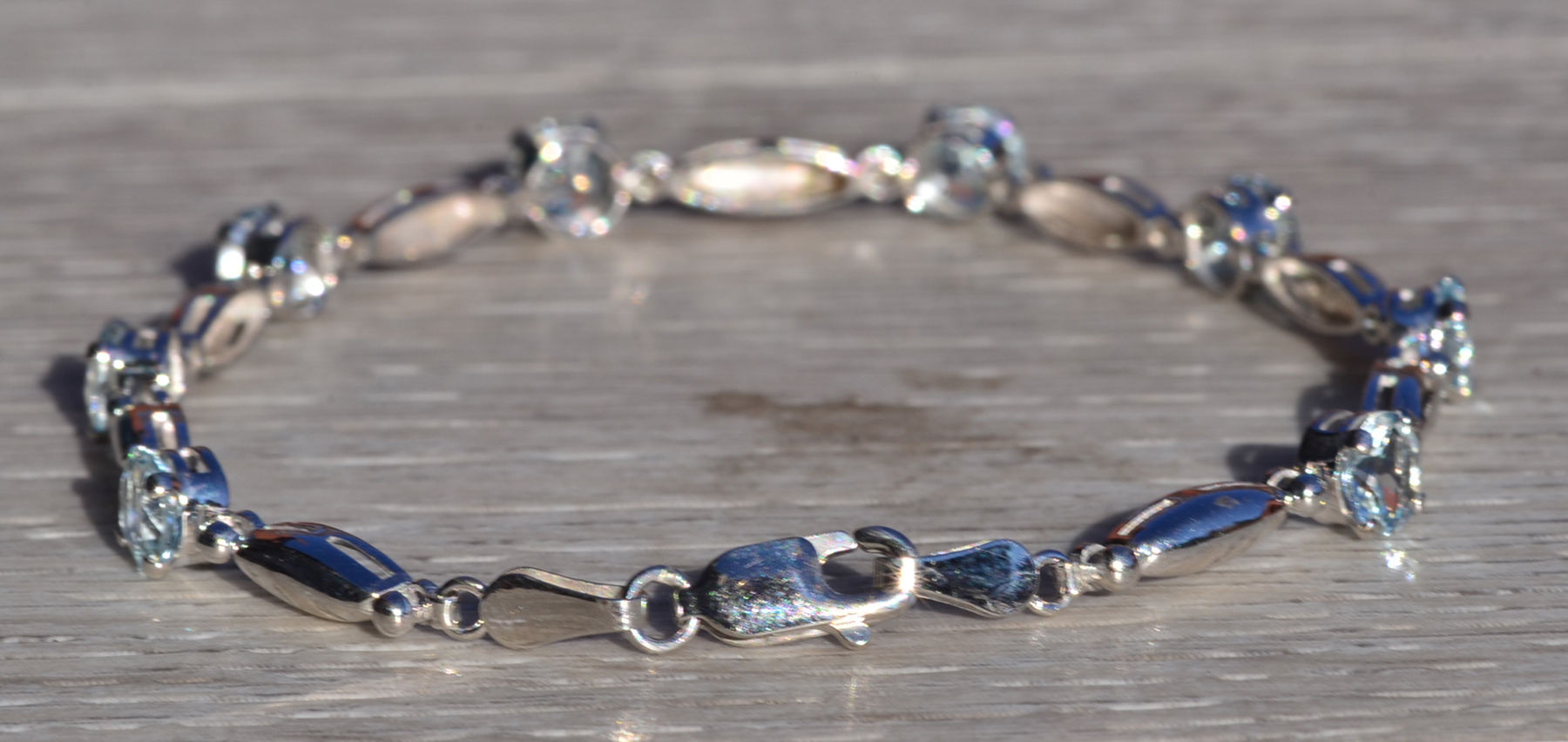 The Salcombe: Aquamarine Bracelet in White Gold - Image 3