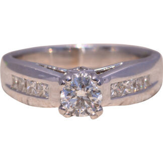 The Hellsberg Radiance: Natural Diamond Ring in White Gold