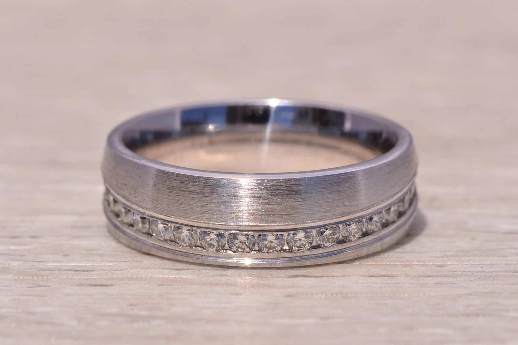 The Benchmark Contour: Diamond Band in White Gold - Image 3