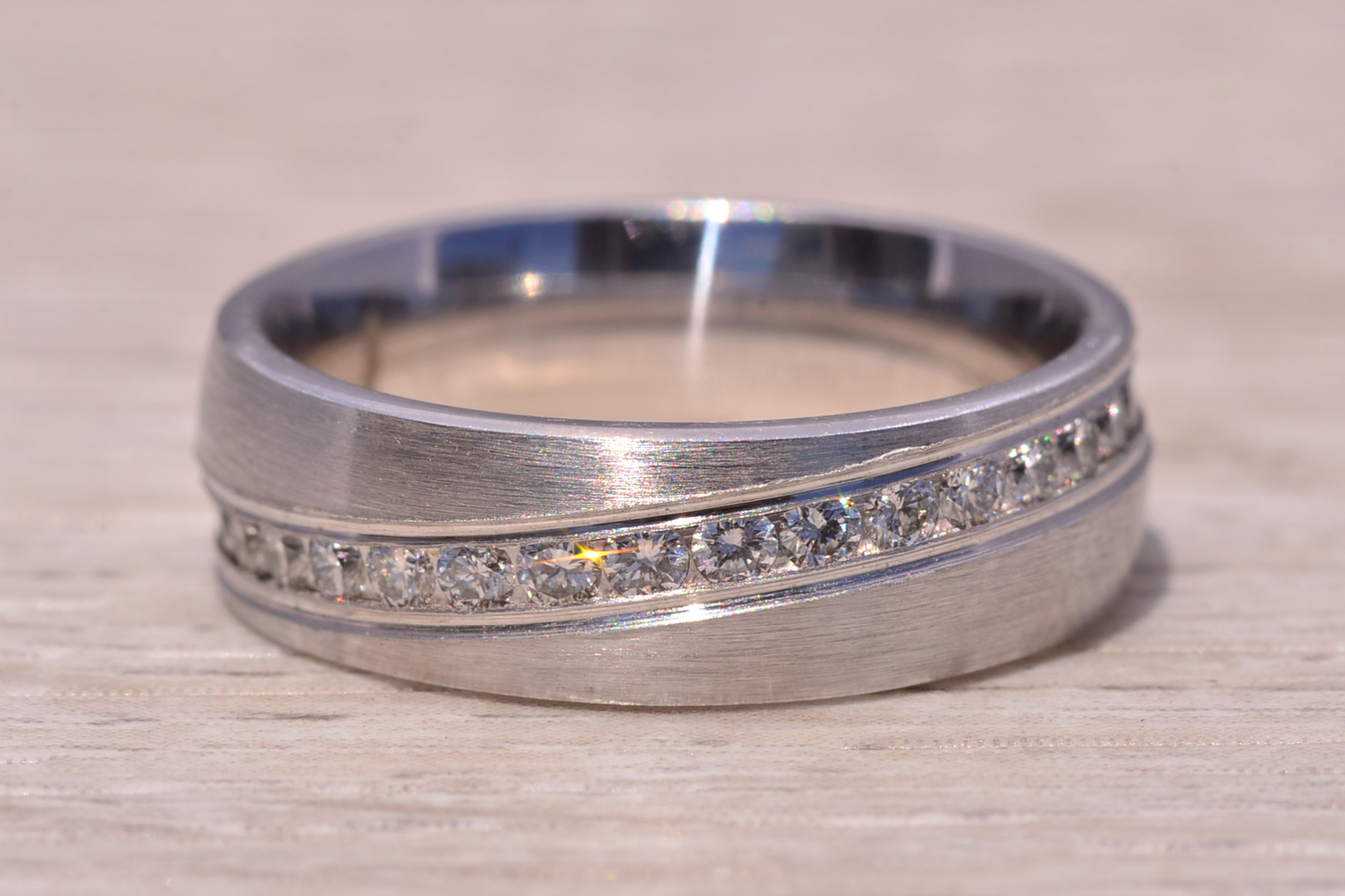 The Benchmark Contour: Diamond Band in White Gold - Image 4