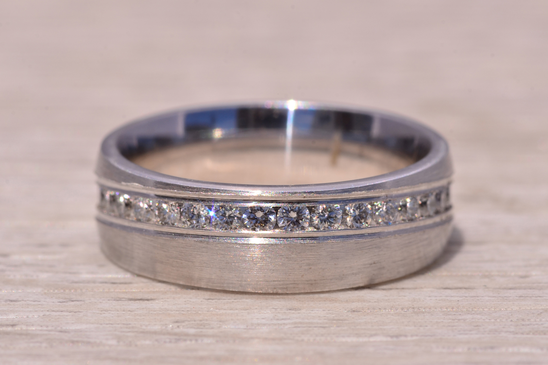 The Benchmark Contour: Diamond Band in White Gold - Image 5