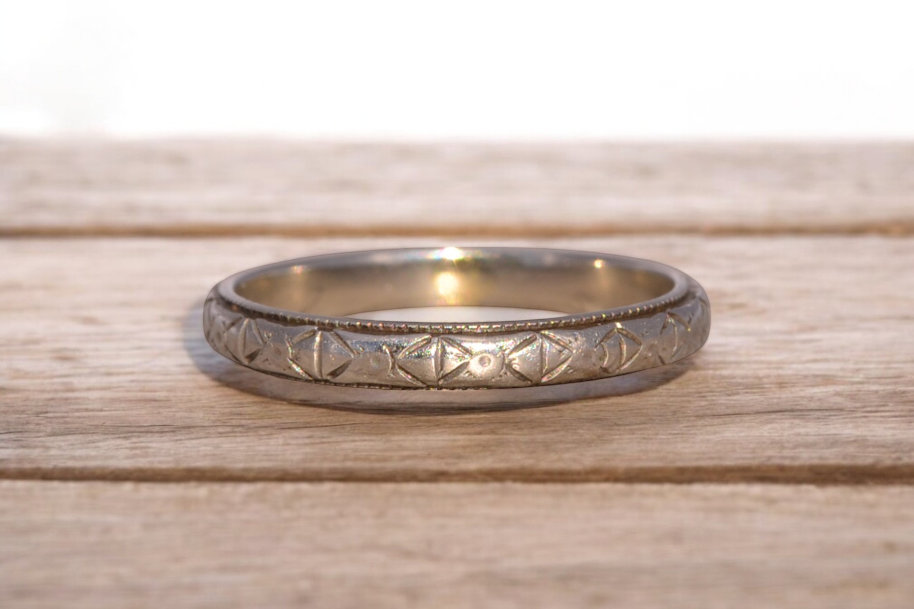 The Antique Etched Band: Engraved Wedding Ring in White Gold - Image 9