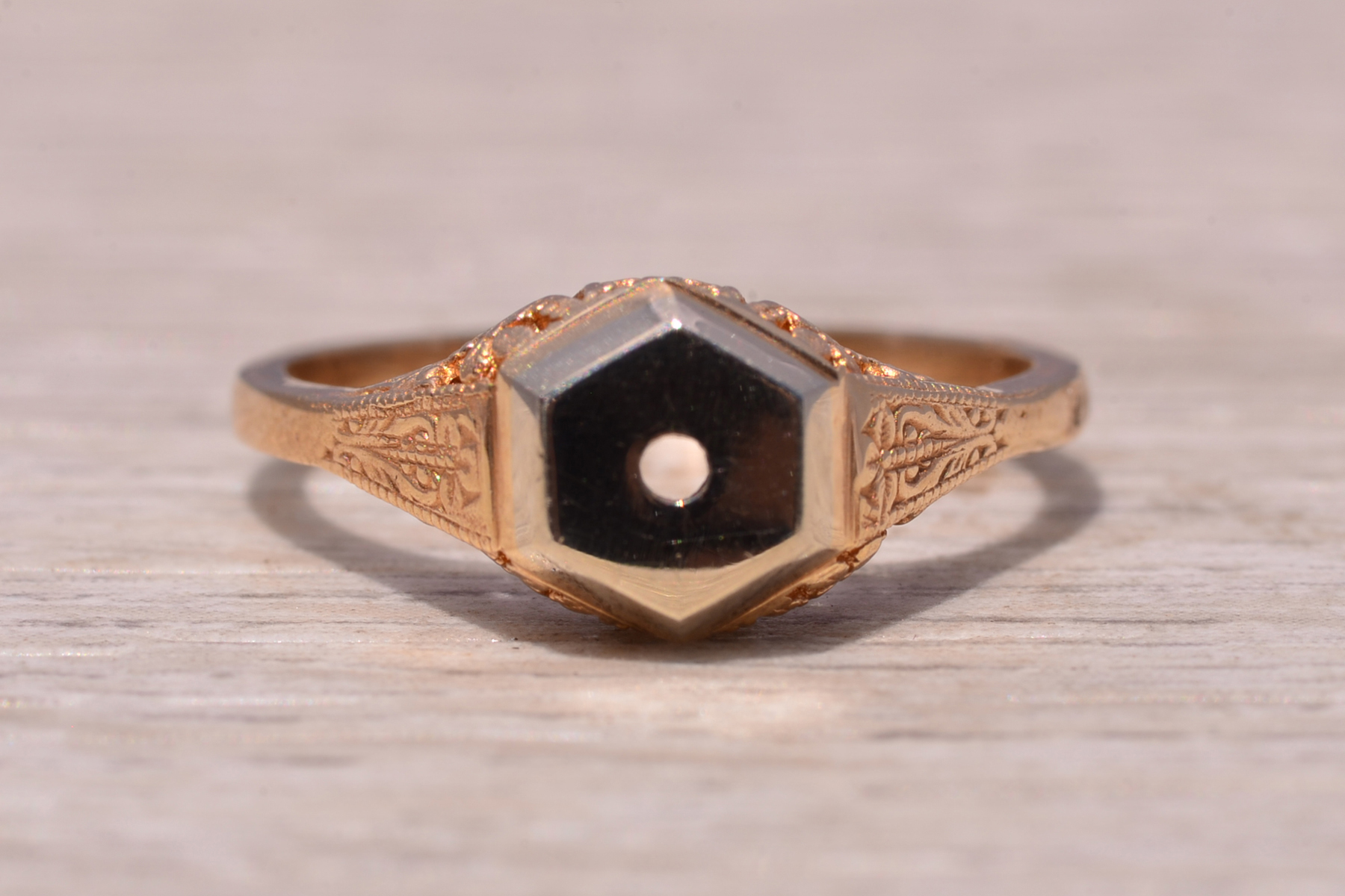 The Golden Era: Engraved Hexagonal Solitaire Mounting in 14k Gold - Image 2