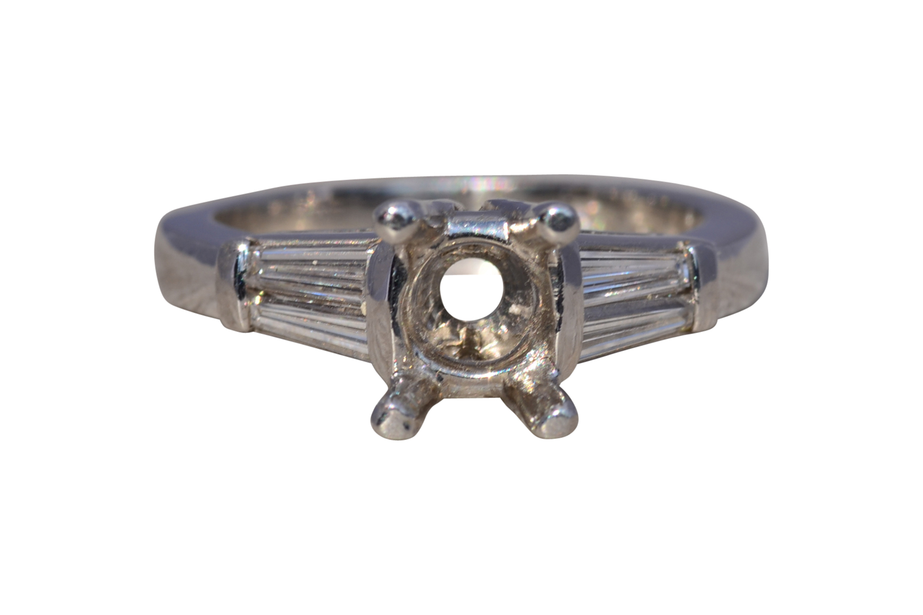 The Tapered Brilliance: Diamond Ring Mounting in Platinum