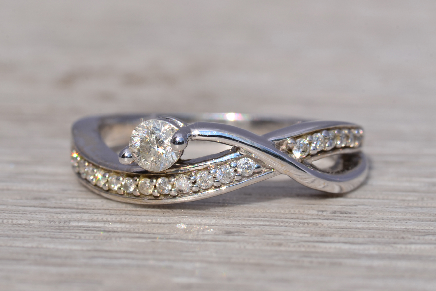The Eternal Twist: Natural Diamond Ring in White Gold