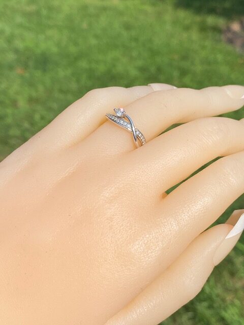 The Eternal Twist: Natural Diamond Ring in White Gold - Image 10
