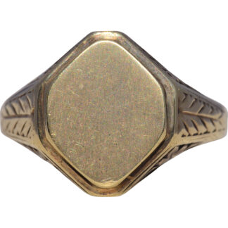 The Golden Crest: Men's Signet Ring in Yellow Gold