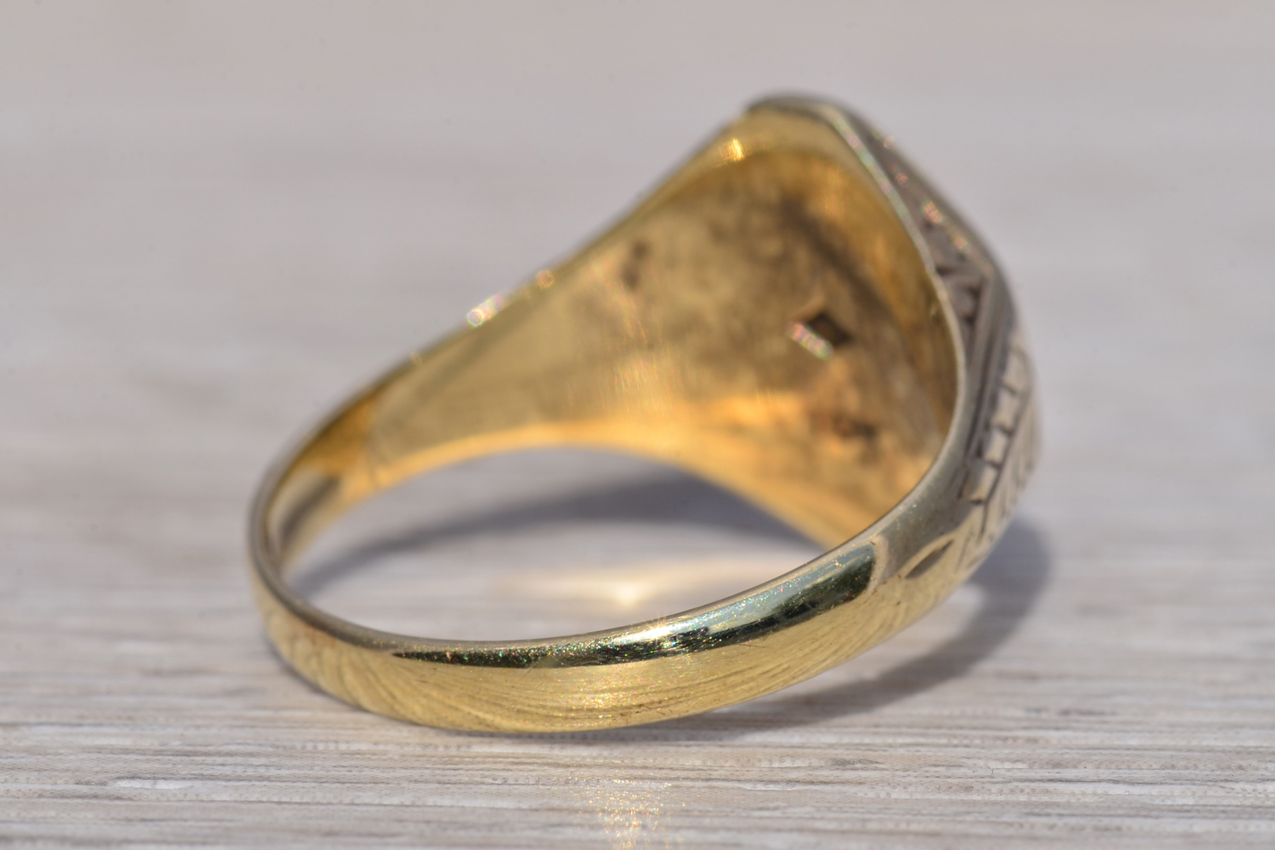 The Golden Crest: Men's Signet Ring in Yellow Gold - Image 4