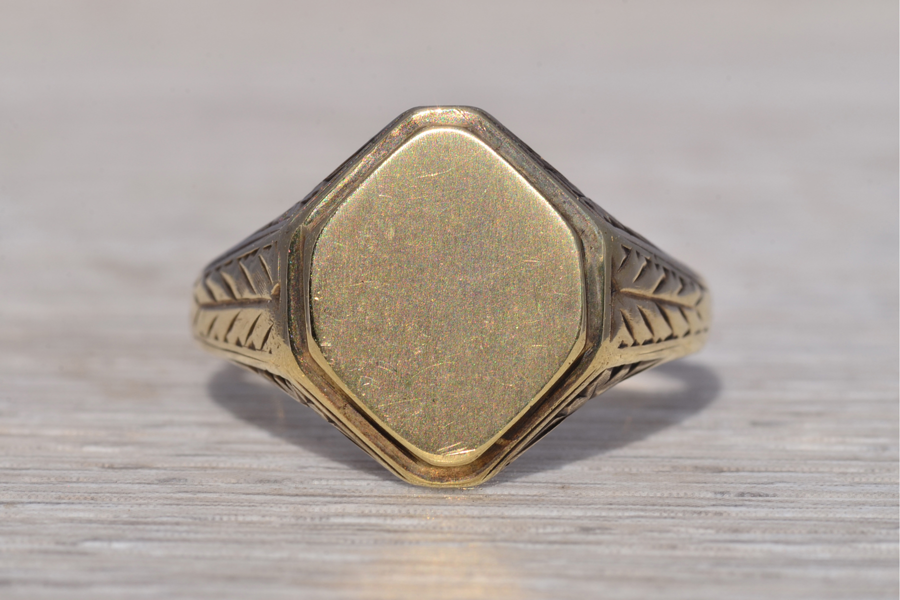 The Golden Crest: Men's Signet Ring in Yellow Gold - Image 6