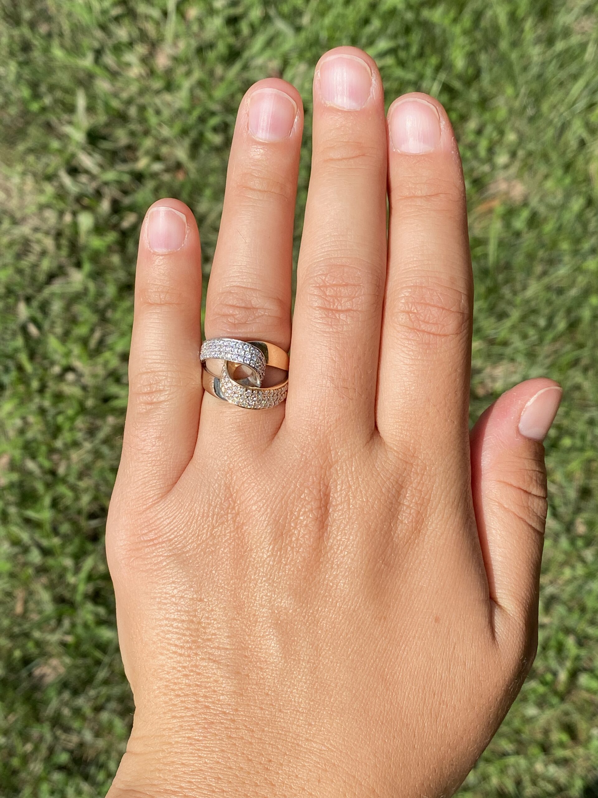 The Entwined Brilliance: Natural Diamond Ring in Two-Tone Gold - Image 8