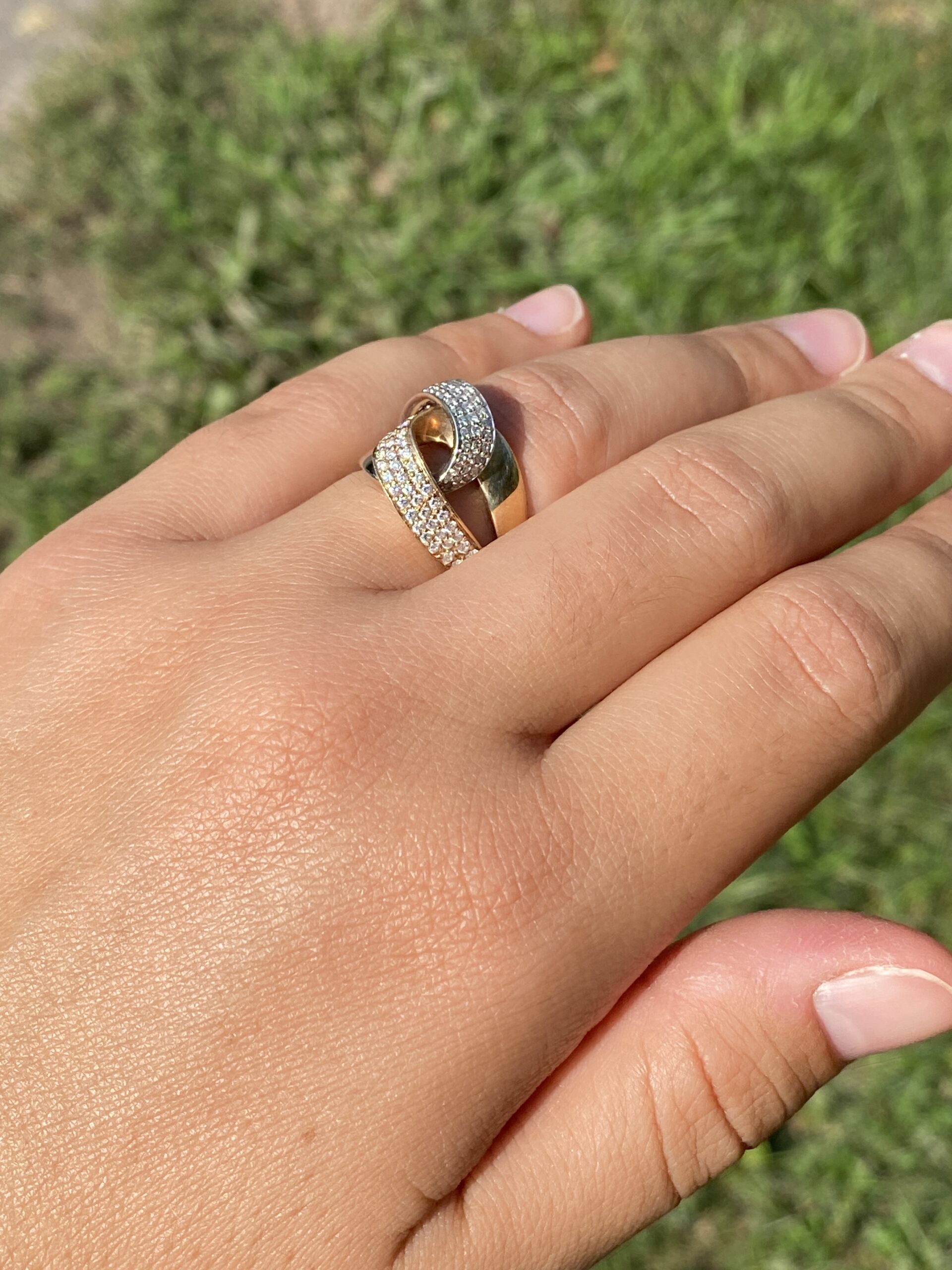 The Entwined Brilliance: Natural Diamond Ring in Two-Tone Gold - Image 9