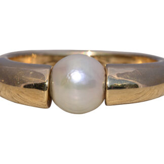 The Golden Crest: Pearl Ring in Yellow Gold