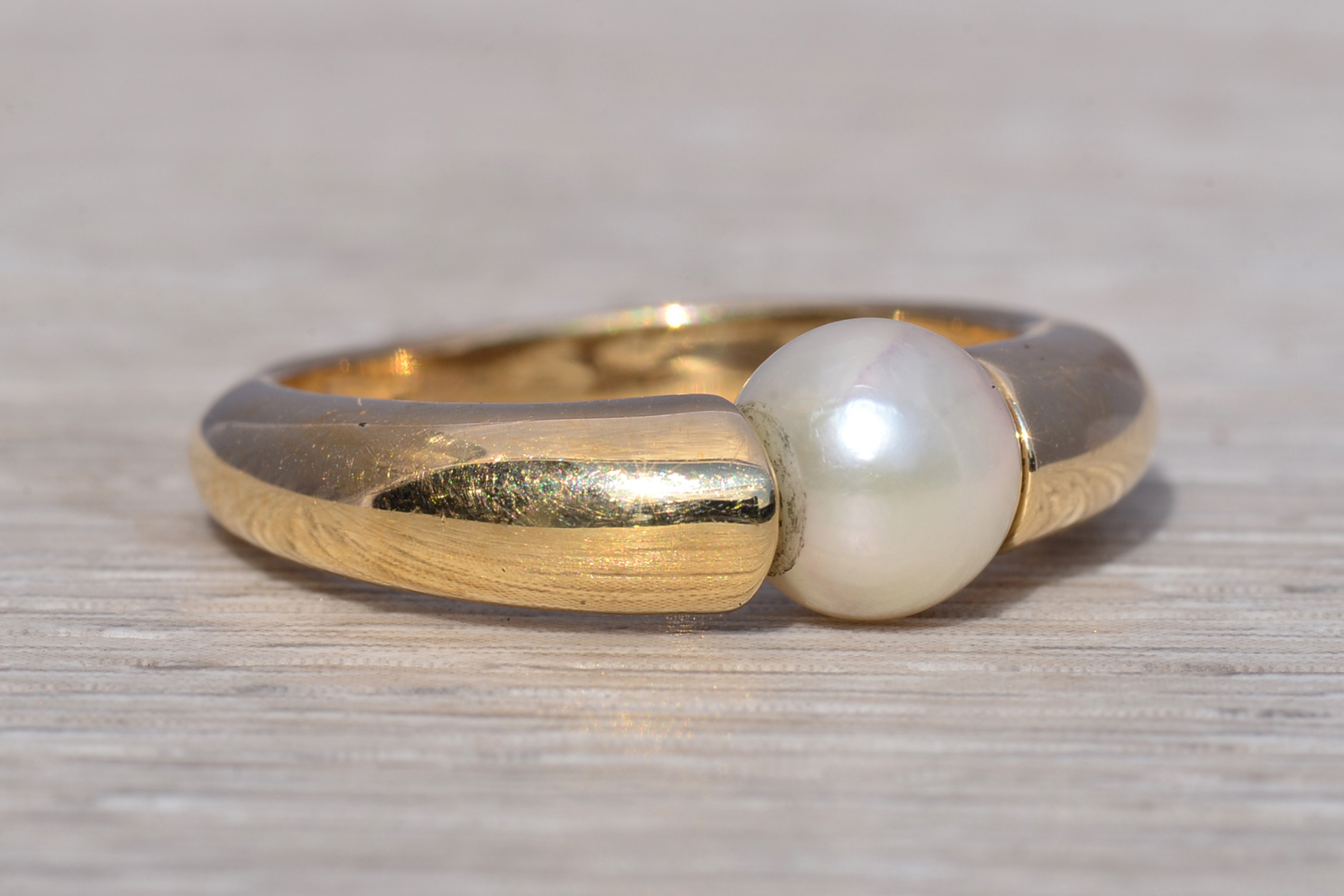 The Golden Crest: Pearl Ring in Yellow Gold - Image 6