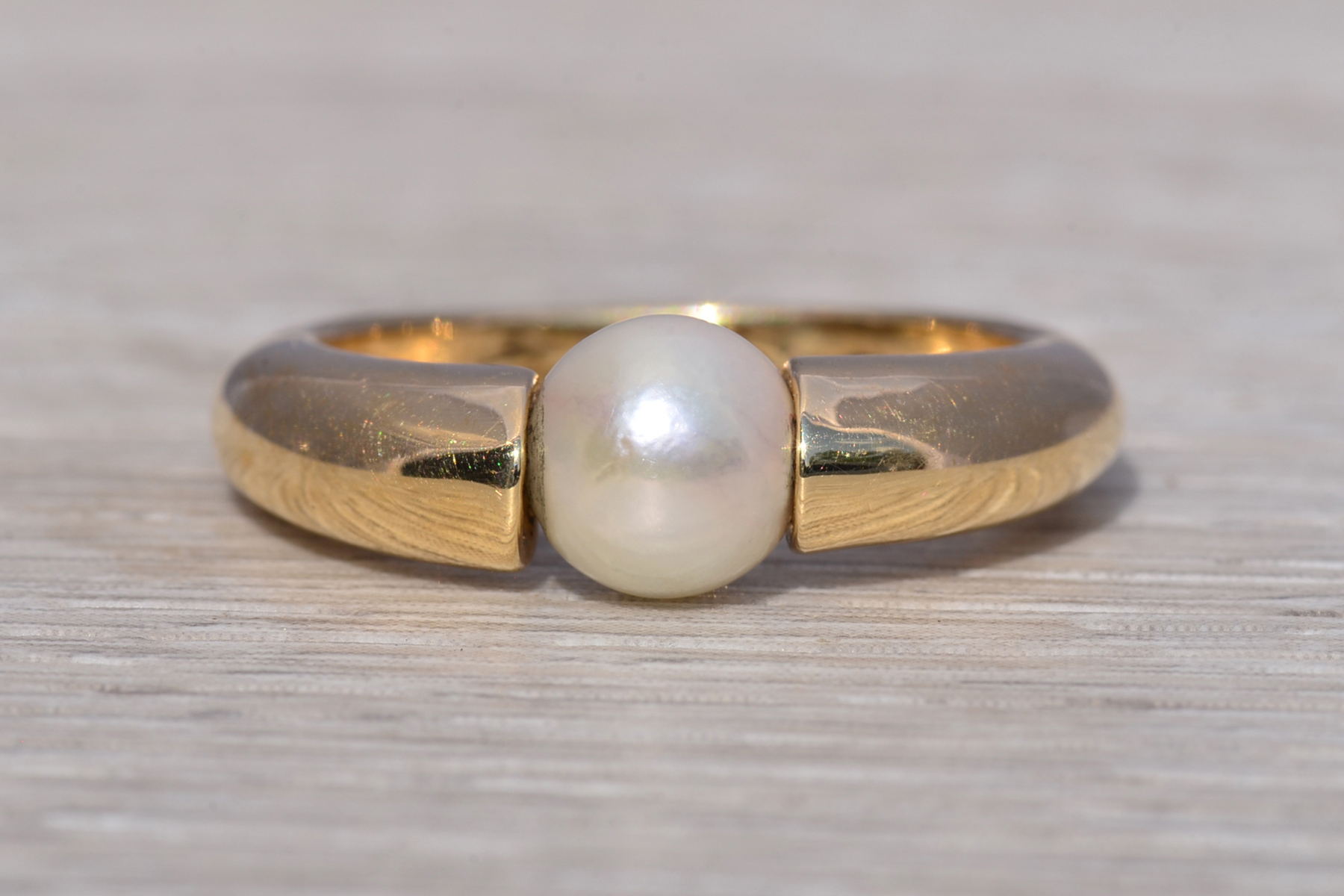 The Golden Crest: Pearl Ring in Yellow Gold - Image 7