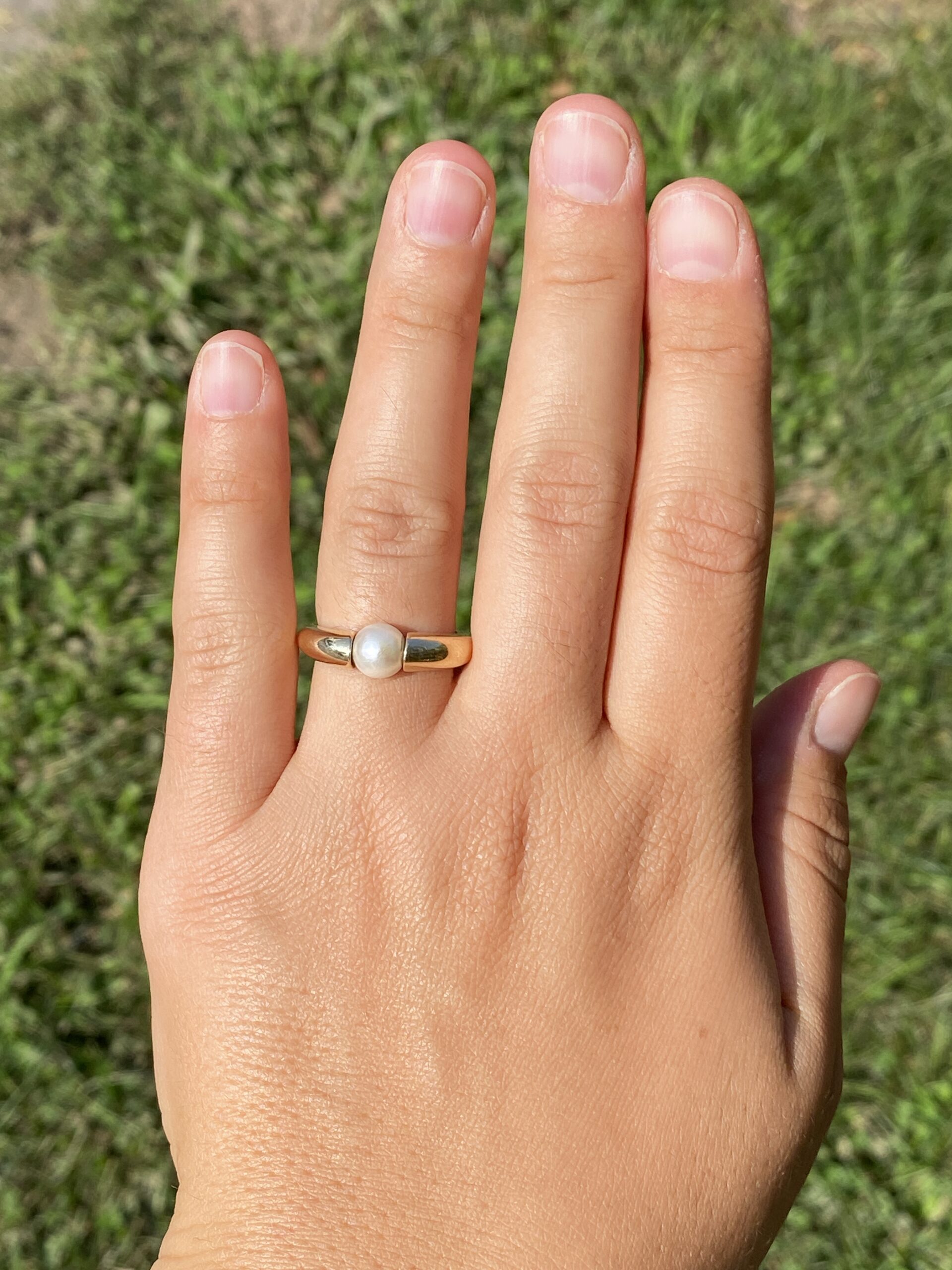 The Golden Crest: Pearl Ring in Yellow Gold - Image 8
