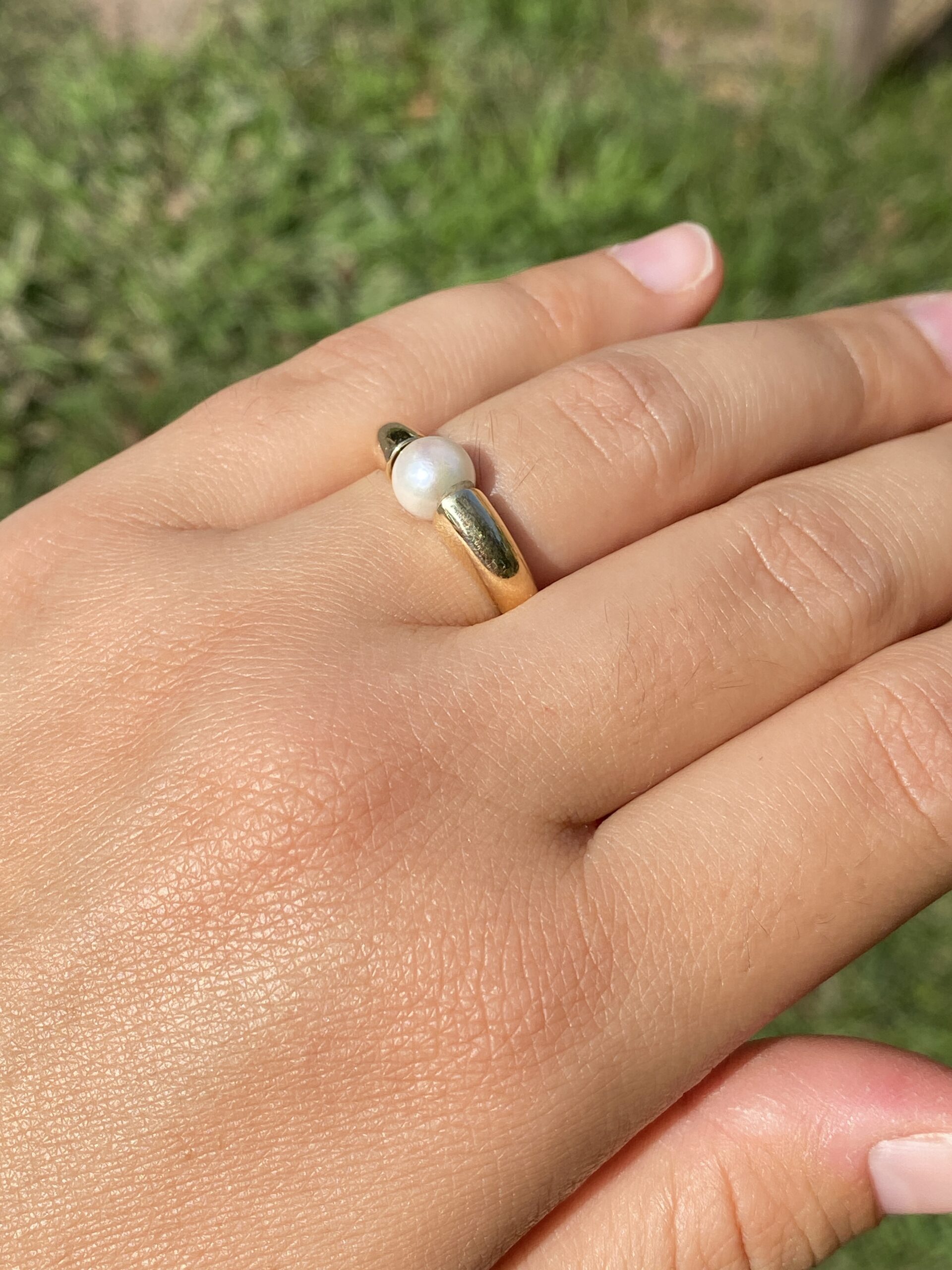 The Golden Crest: Pearl Ring in Yellow Gold - Image 9