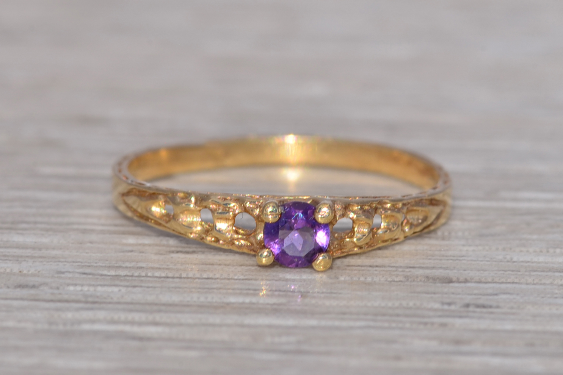 The Petite Violet: Amethyst Ring in Yellow Gold - Image 2