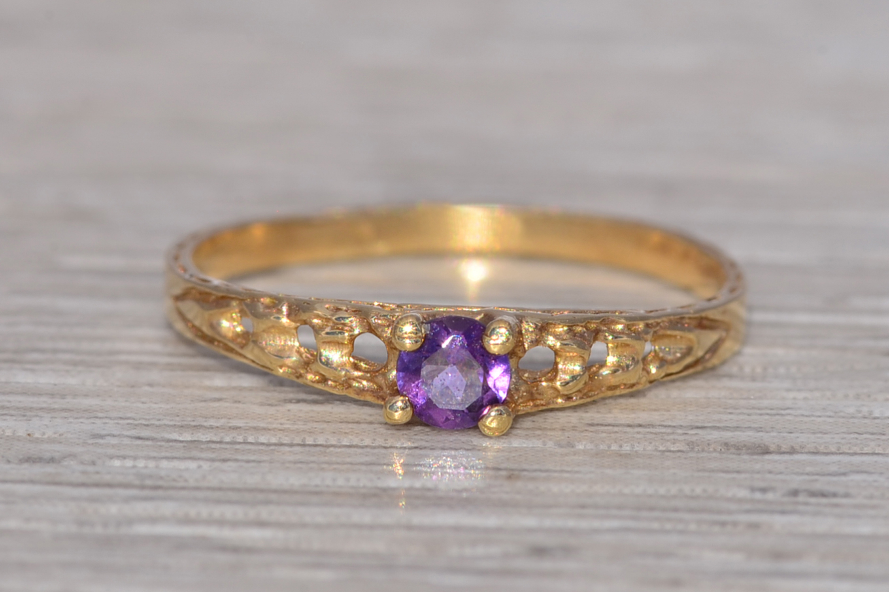 The Petite Violet: Amethyst Ring in Yellow Gold - Image 3