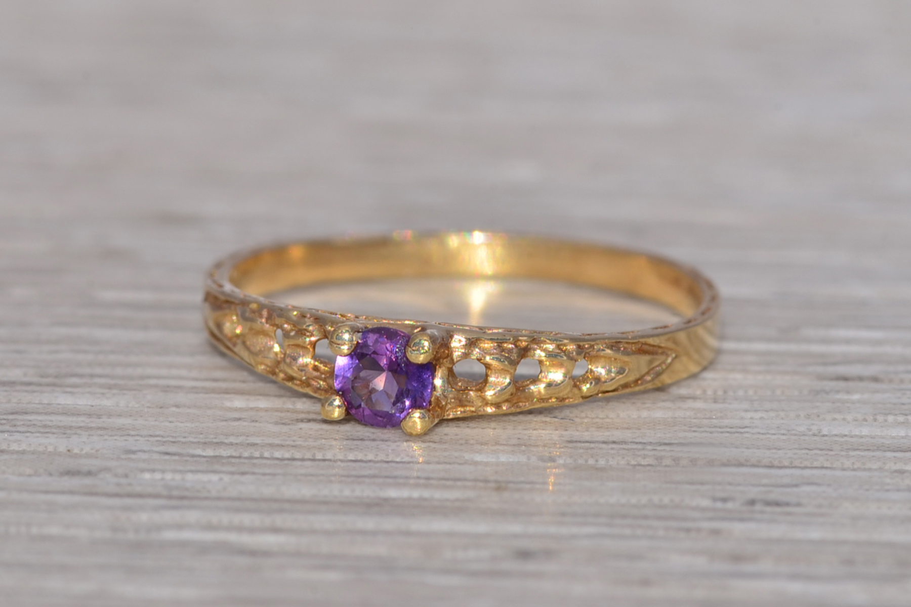 The Petite Violet: Amethyst Ring in Yellow Gold - Image 4