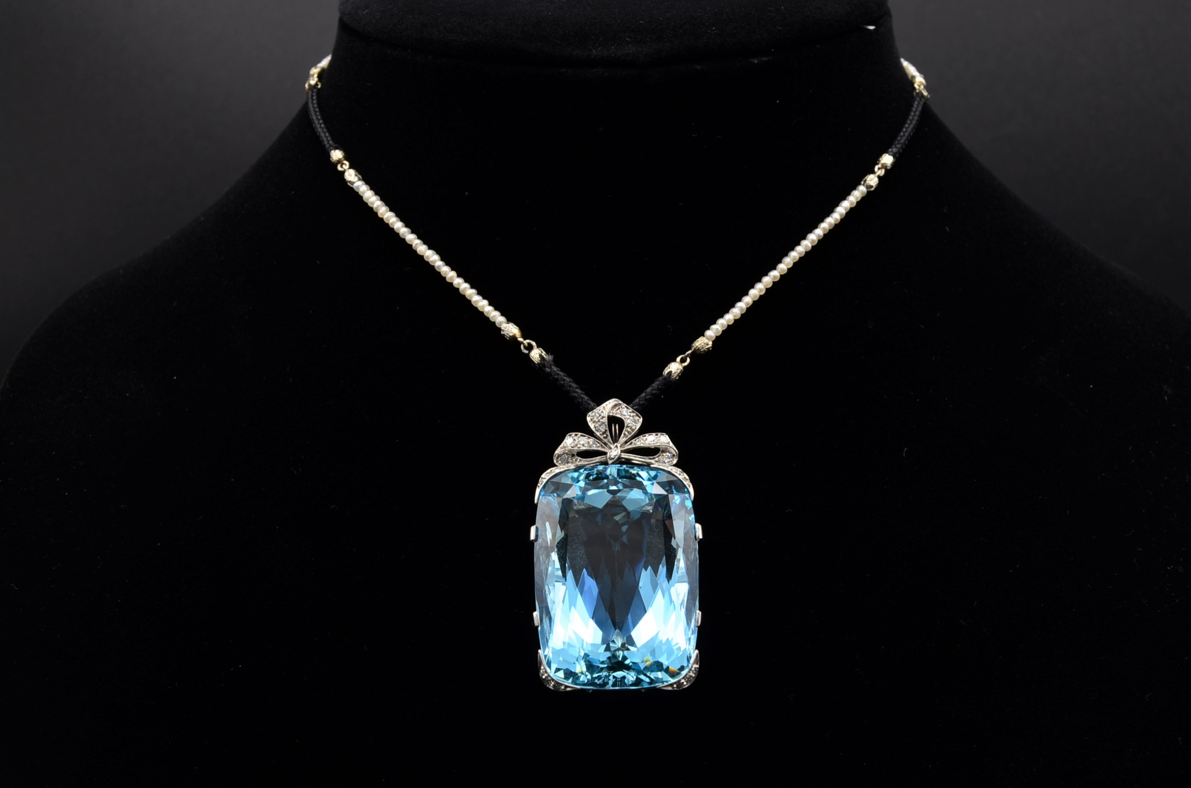 The Evianna: 100 Carat Santa Maria Aquamarine Edwardian Pendant in Platinum - Image 2