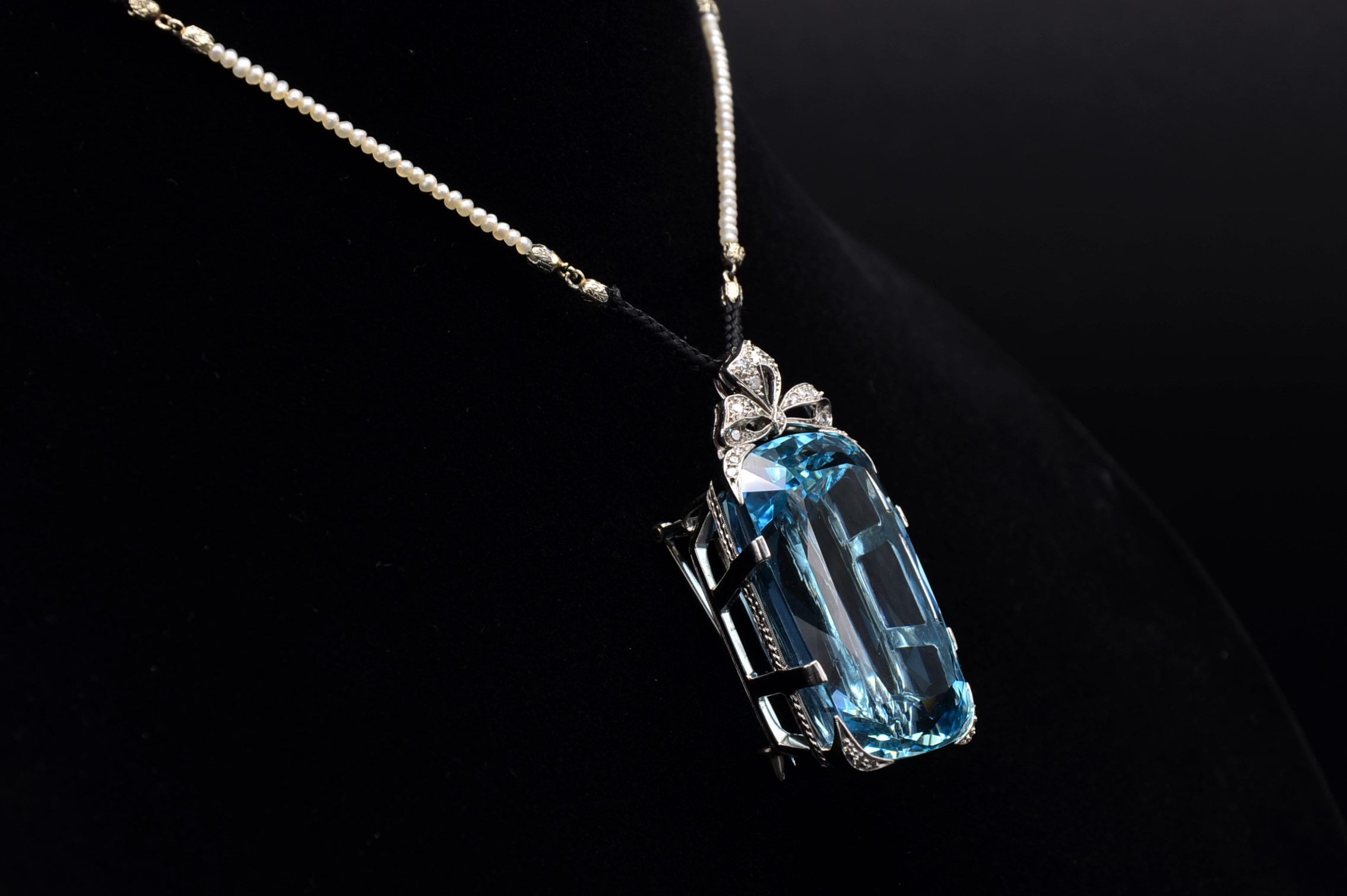 The Evianna: 100 Carat Santa Maria Aquamarine Edwardian Pendant in Platinum - Image 4