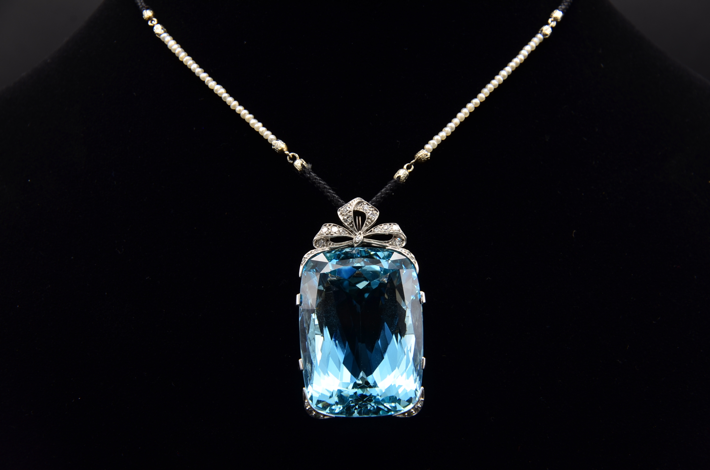 The Evianna: 100 Carat Santa Maria Aquamarine Edwardian Pendant in Platinum - Image 5
