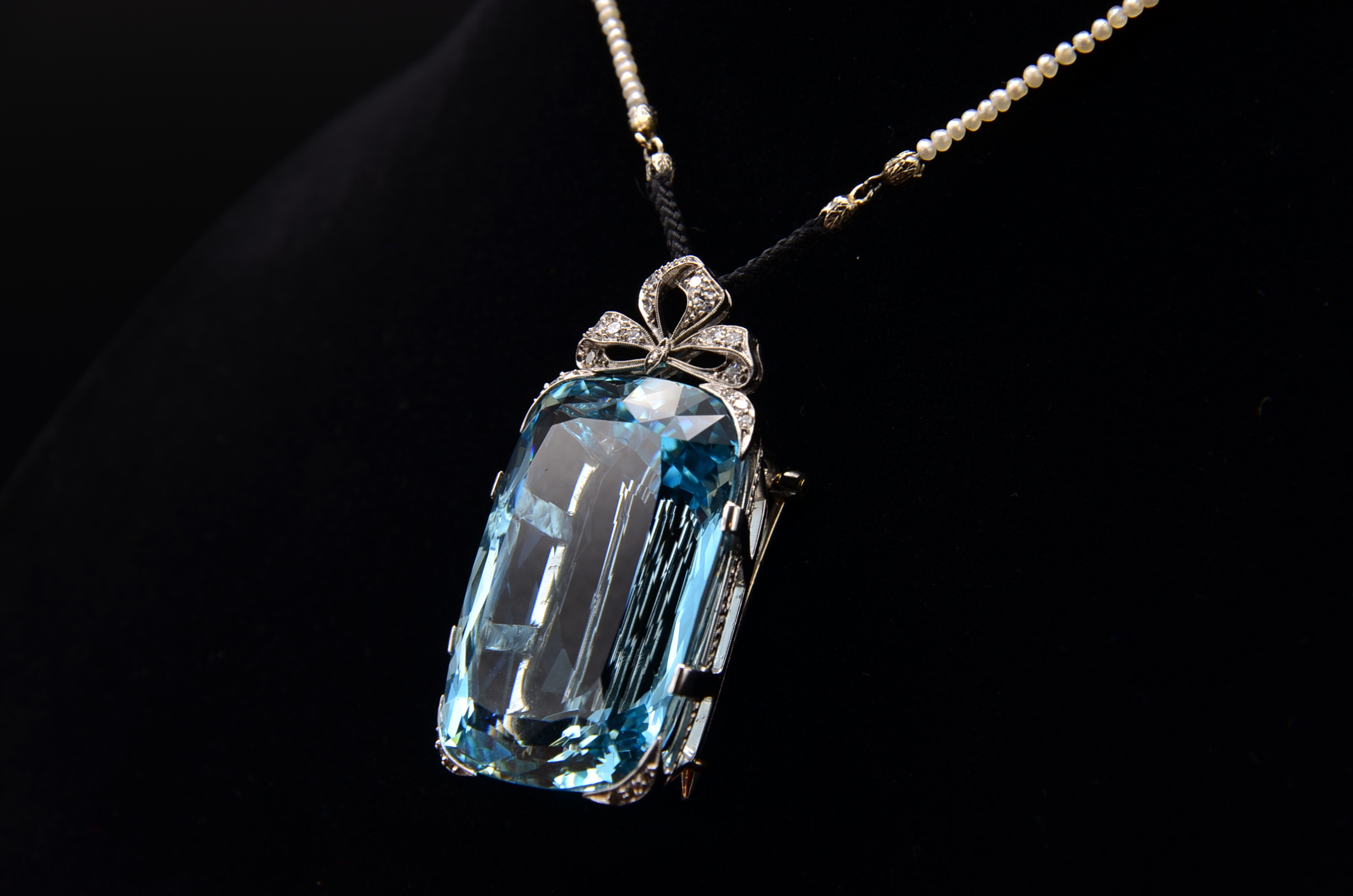 The Evianna: 100 Carat Santa Maria Aquamarine Edwardian Pendant in Platinum - Image 6