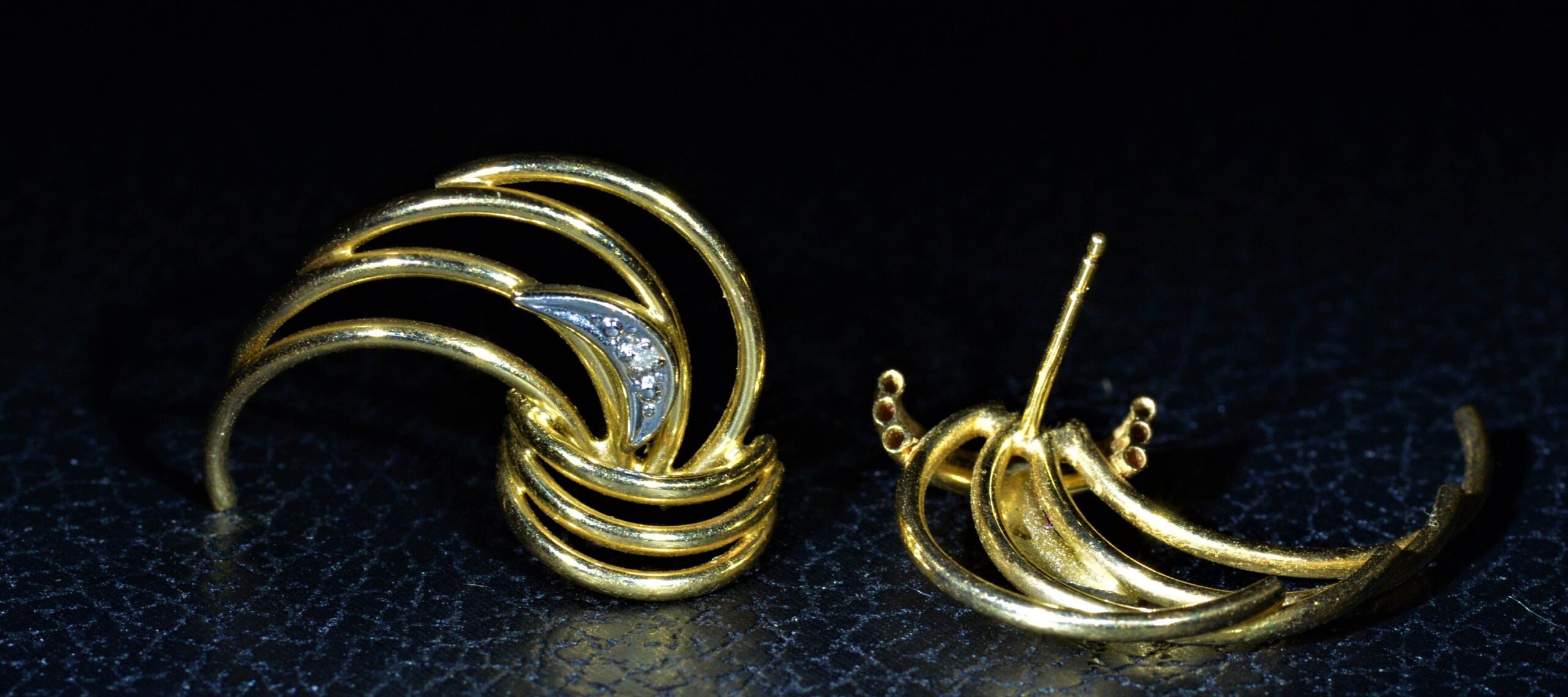 The Tracey: Ladies Vintage Modernist Earrings set With Diamonds in 14 Karat Yellow Gold - Image 5