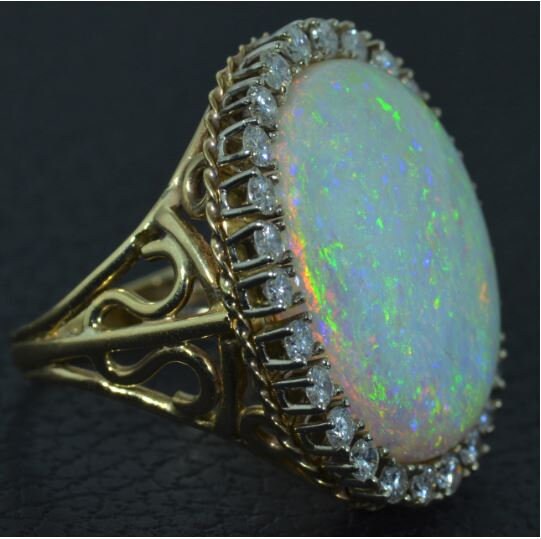 The Lilly: Impressive 14 karat yellow and white gold ring set with a 22 carat Australian opal and diamonds - Image 8