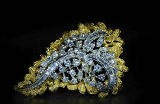 The Harmony: Convertible Brooch with Removable Frame Set with Diamonds - Image 3