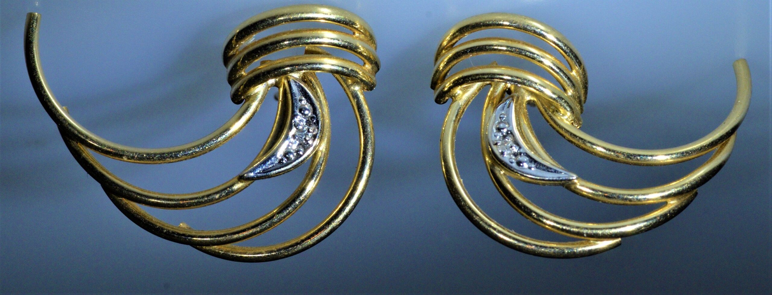 The Tracey: Ladies Vintage Modernist Earrings set With Diamonds in 14 Karat Yellow Gold - Image 4